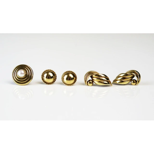 A pair of 9ct gold stud earrings, a single 9ct and faux pear...