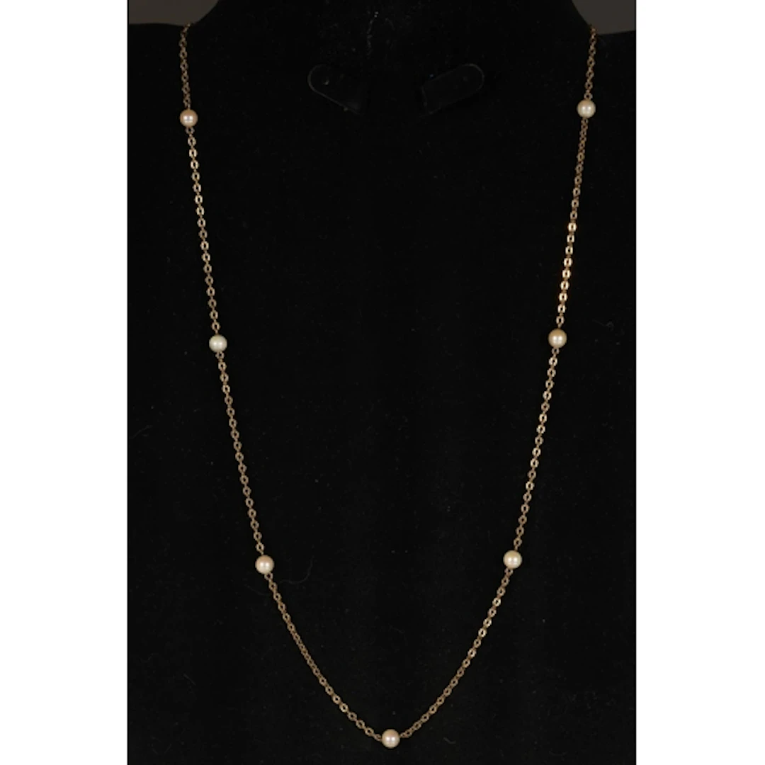 8ct gold and pearl necklace, the clasp stamped '333 A', 5.5g...