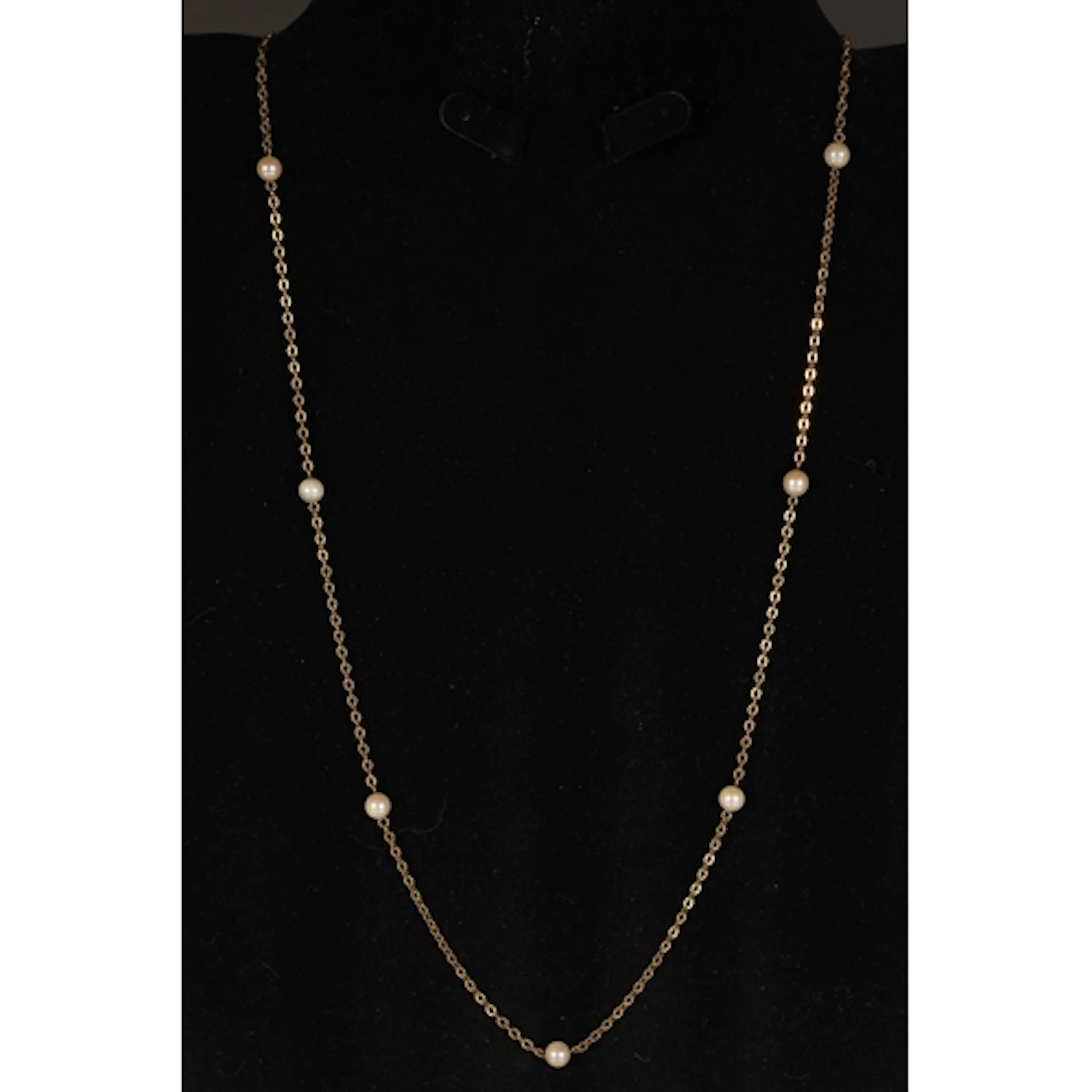 8ct gold and pearl necklace, the clasp stamped '333 A', 5.5g...
