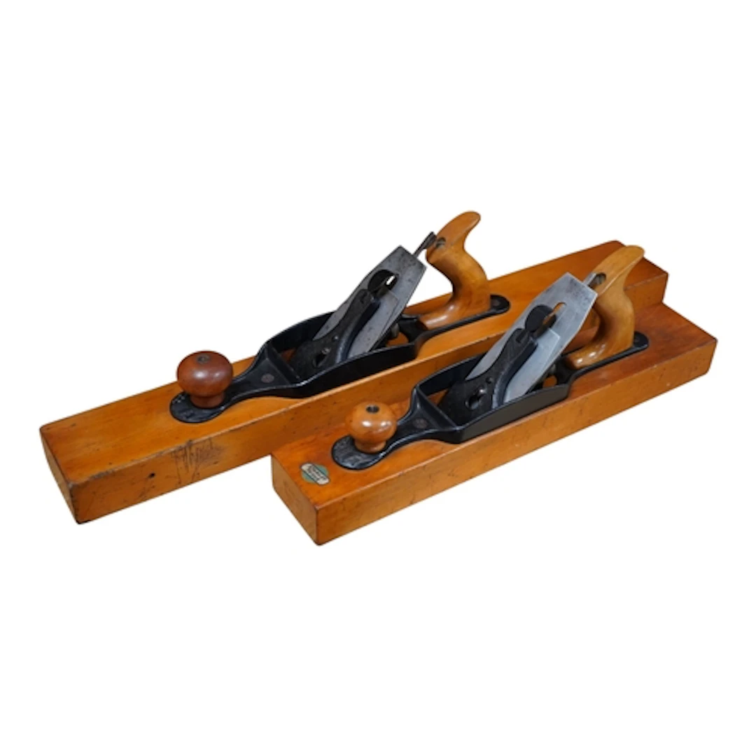 Two Stanley Bailey wood bottom transitional planes; a No.32 ...