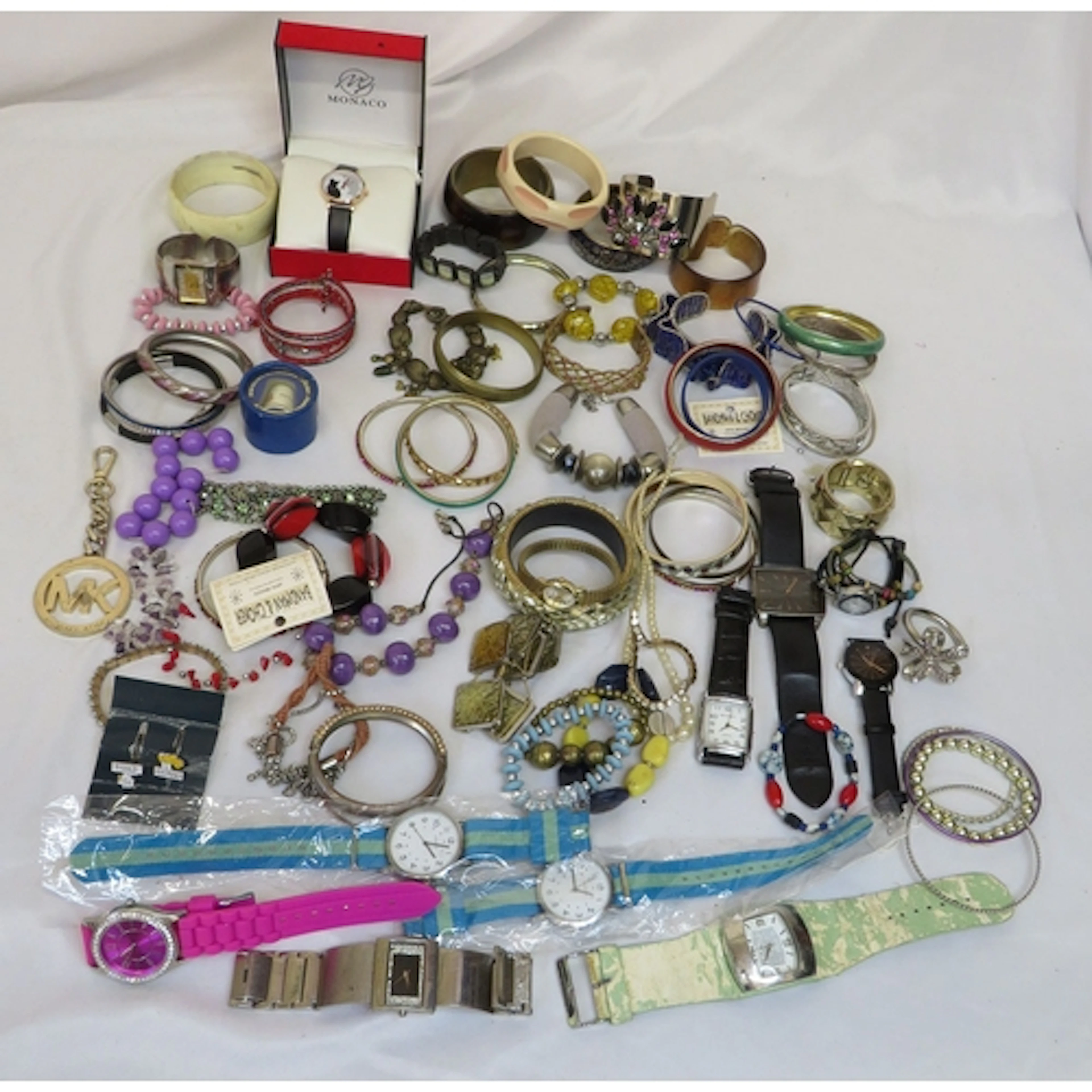 Costume Jewellery, mostly bangles, bracelets, plastic beads,...