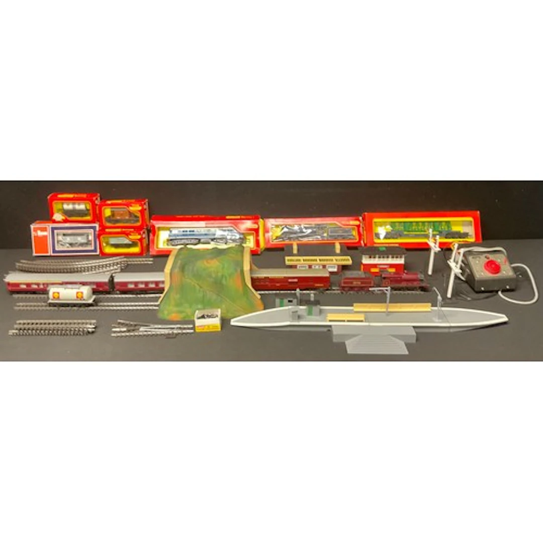 Tri-ang Hornby - A quantity of Tri-ang Hornby to include R.1...