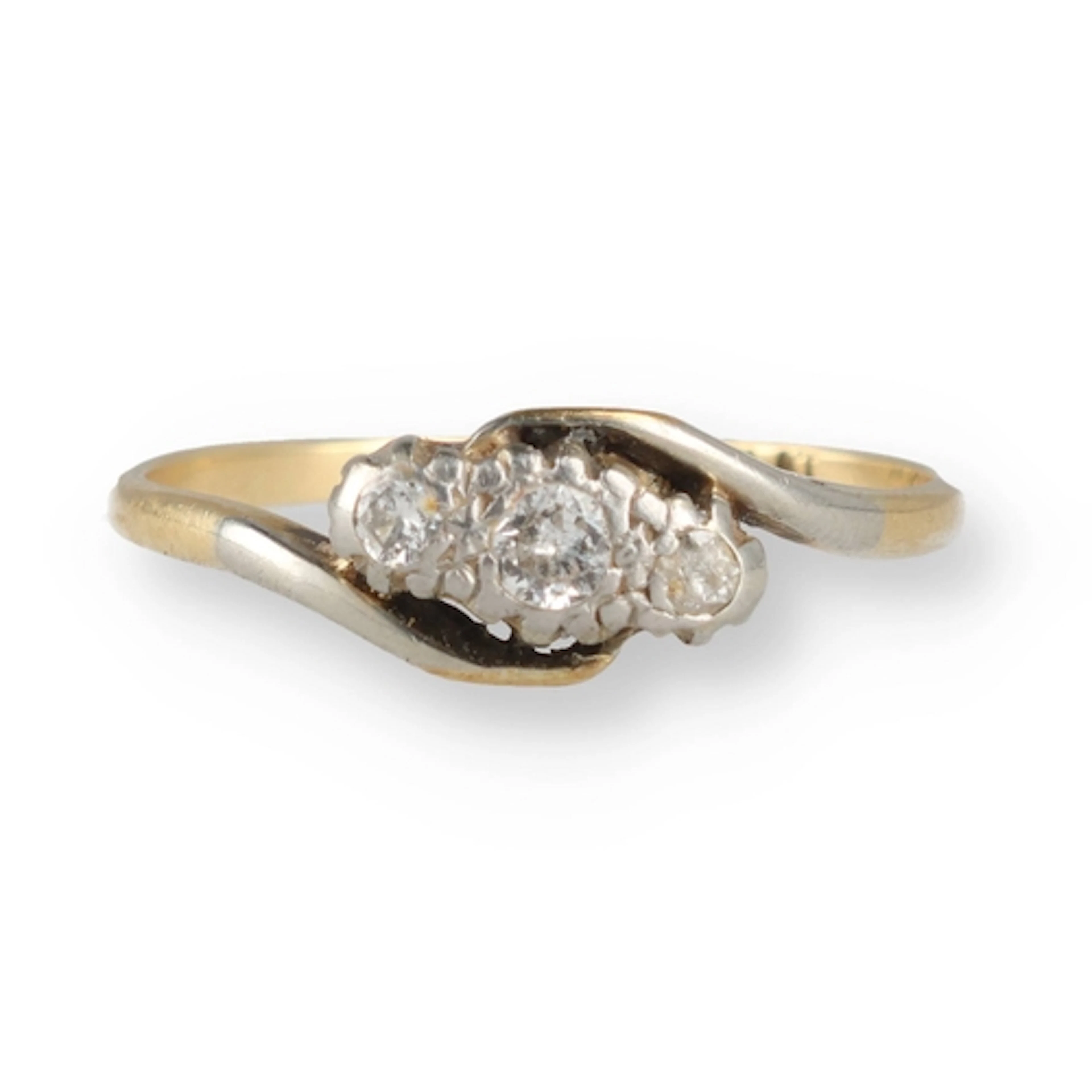 AN 18CT GOLD AND PLATINUM THREE STONE DIAMOND RING Weight: ...