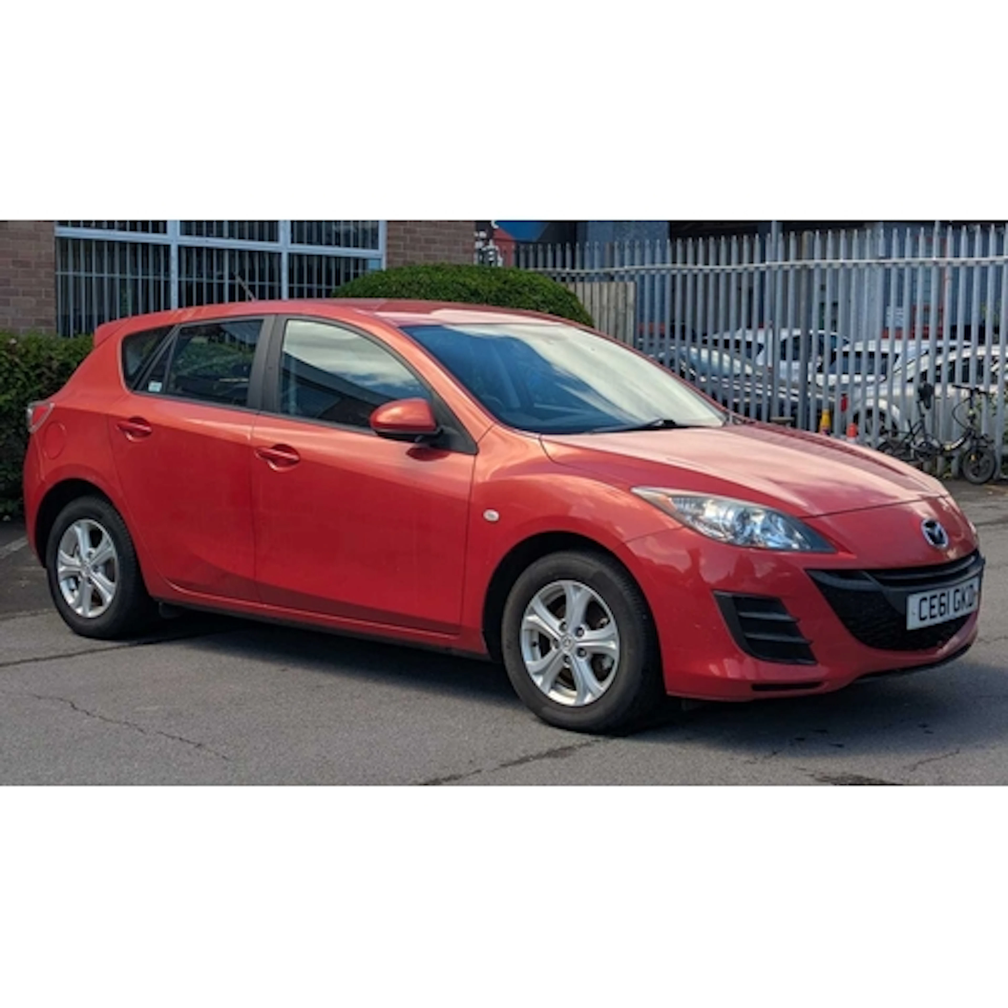 CE61 GKD - 2011 Mazda 3, in red. 1598cc 5 door, manual, petr...