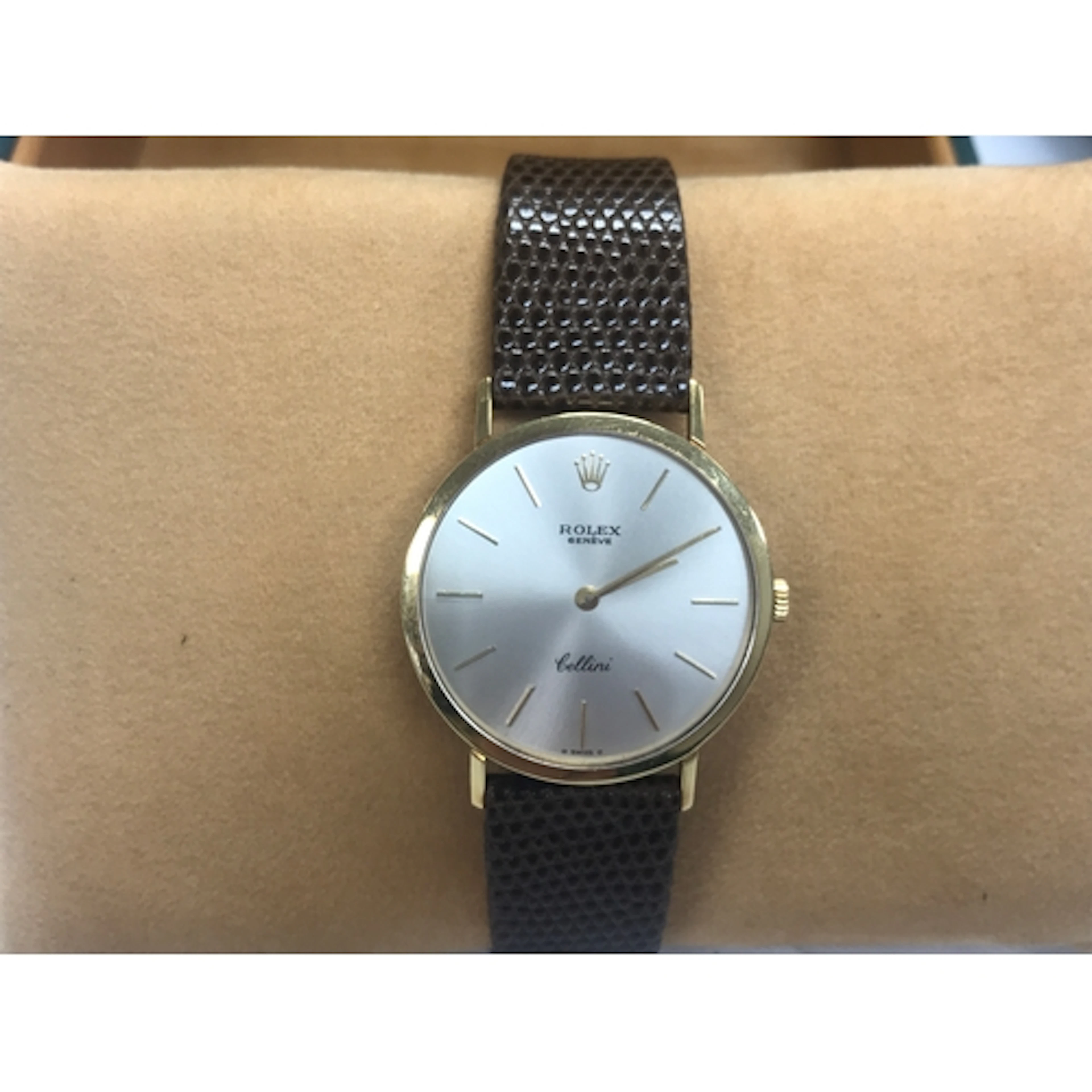 Rolex Cellini 4112 32MM Silver Dial 18K Yellow Gold Case. Wi...