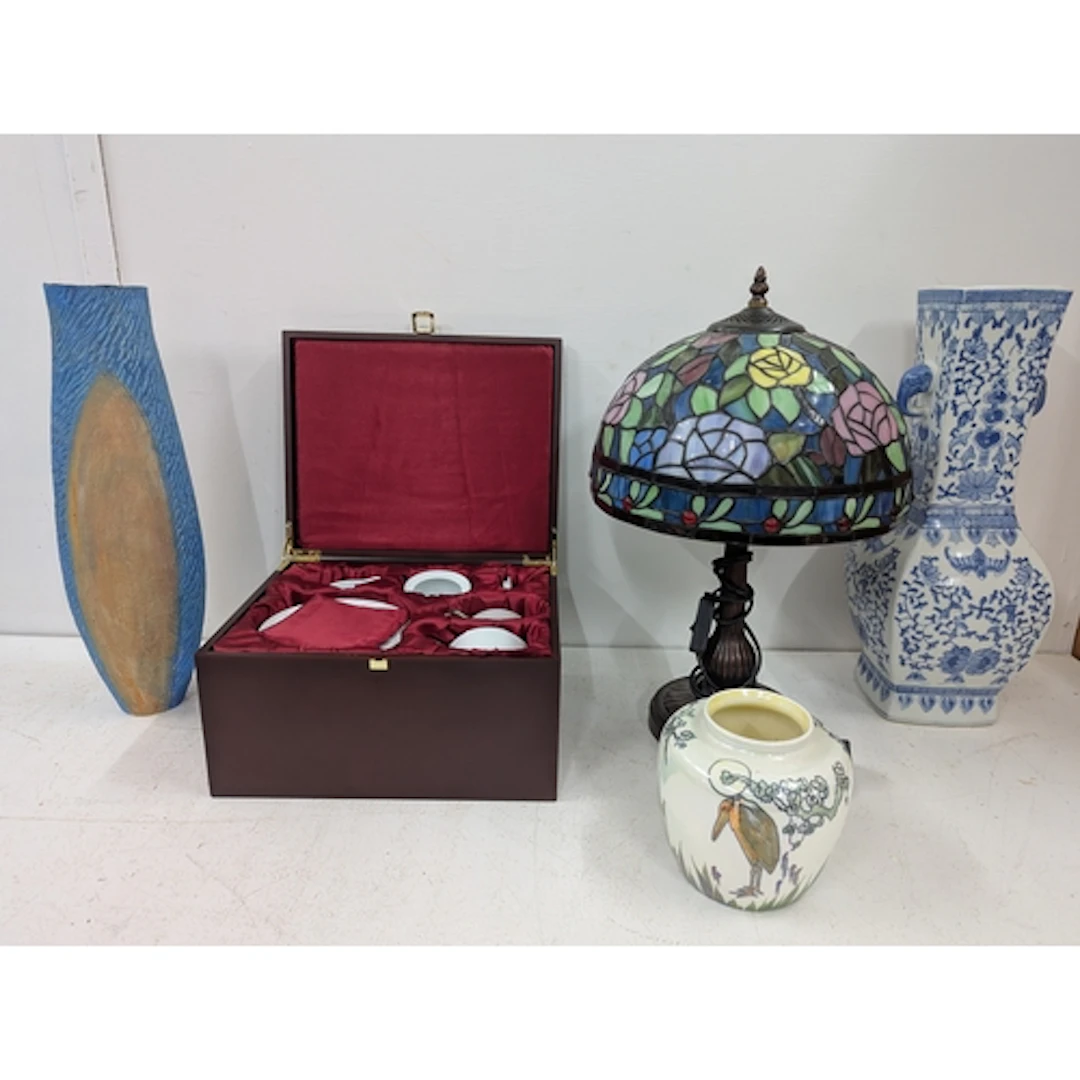Mixed ceramics and collectables to include a Royal Doulton v...