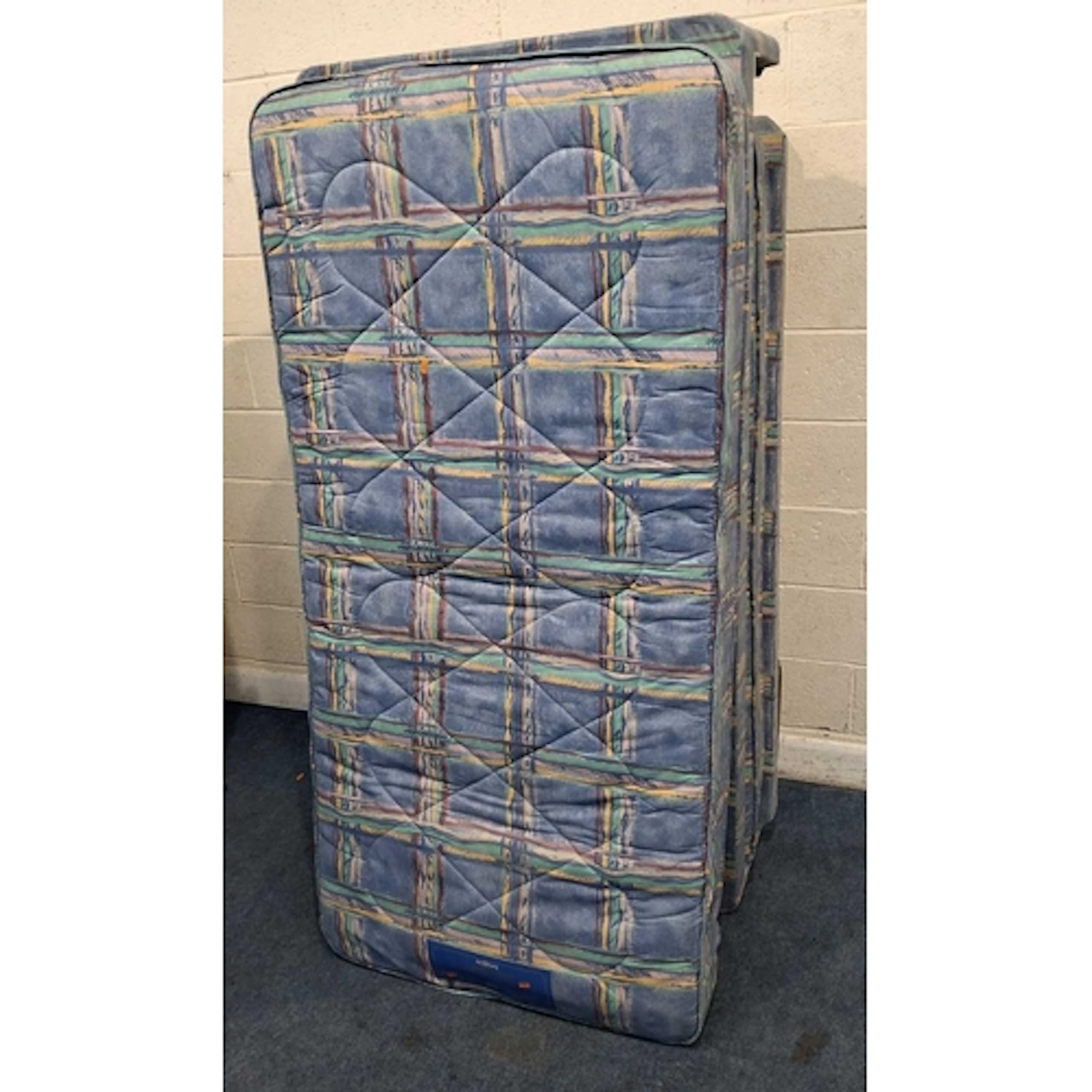 AN AIRSPRUNG SLEEPMAKER SINGLE GUEST BED would benefit from...