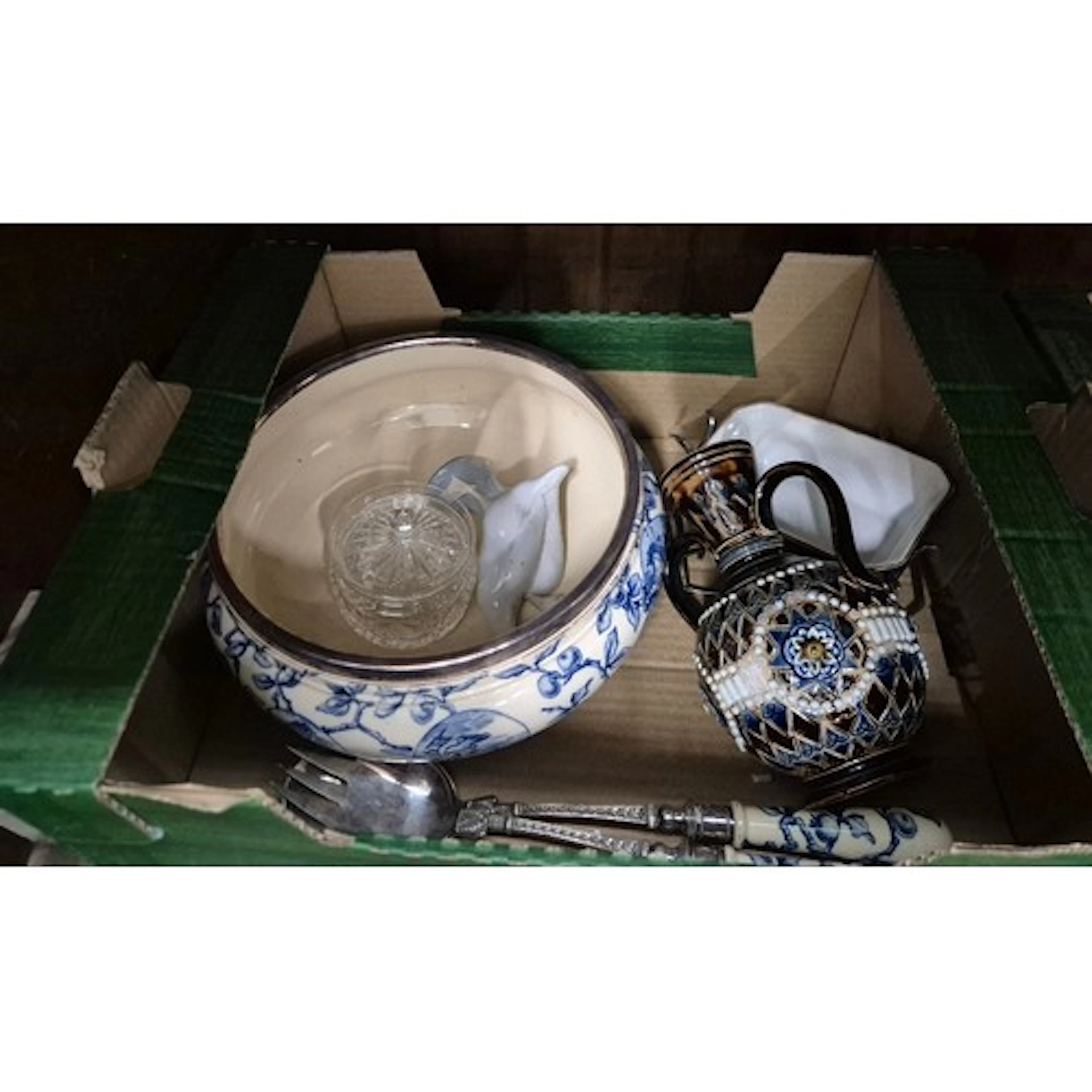A box of ceramics to include a Lladro swan, Lambeth ware twi...