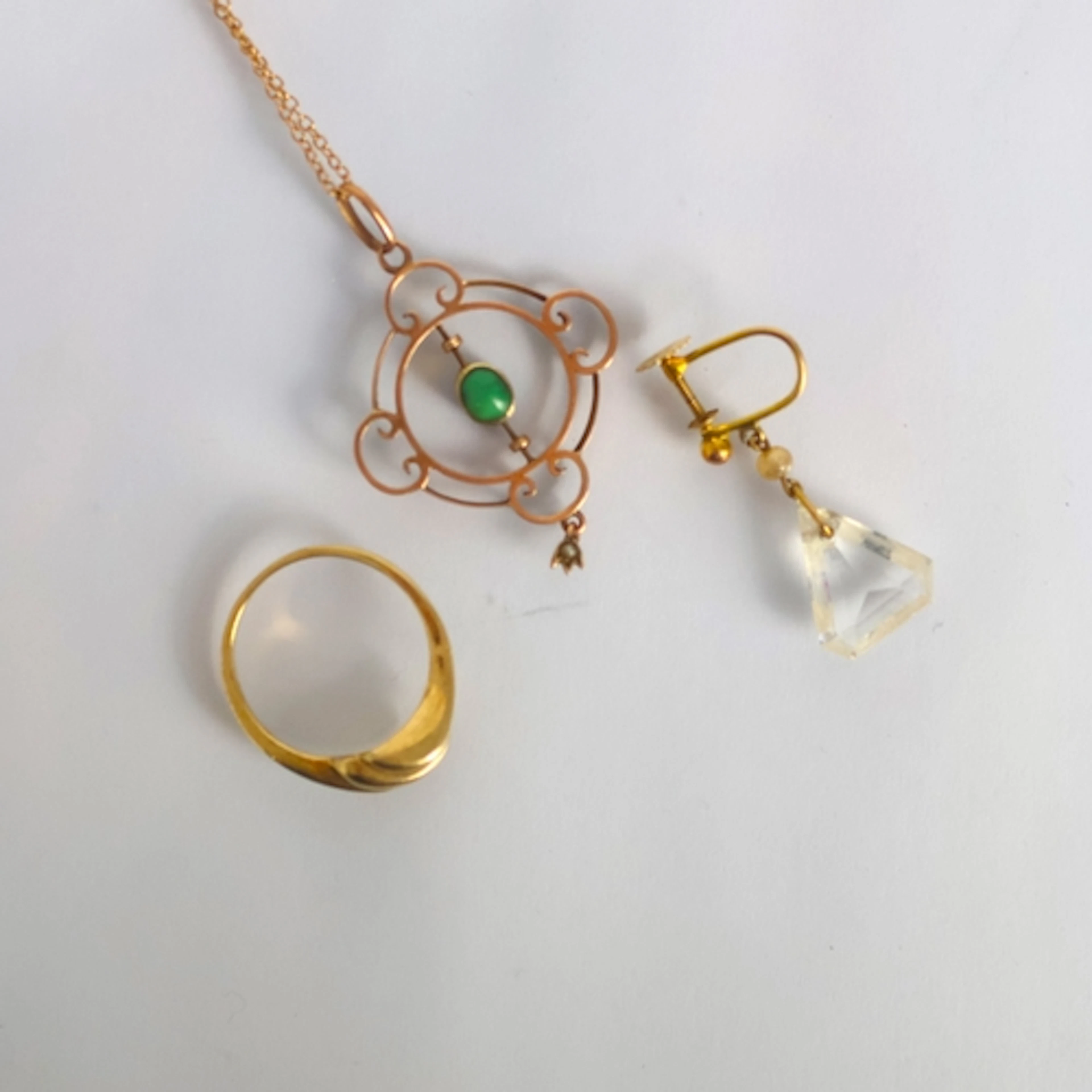 A selection of jewellery, including a 9ct gold dress ring, o...