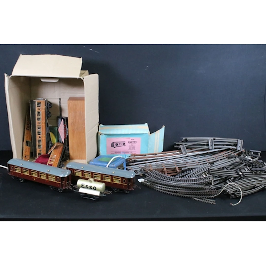 Group of O gauge model railway to include 2 x Hornby LMS 402...