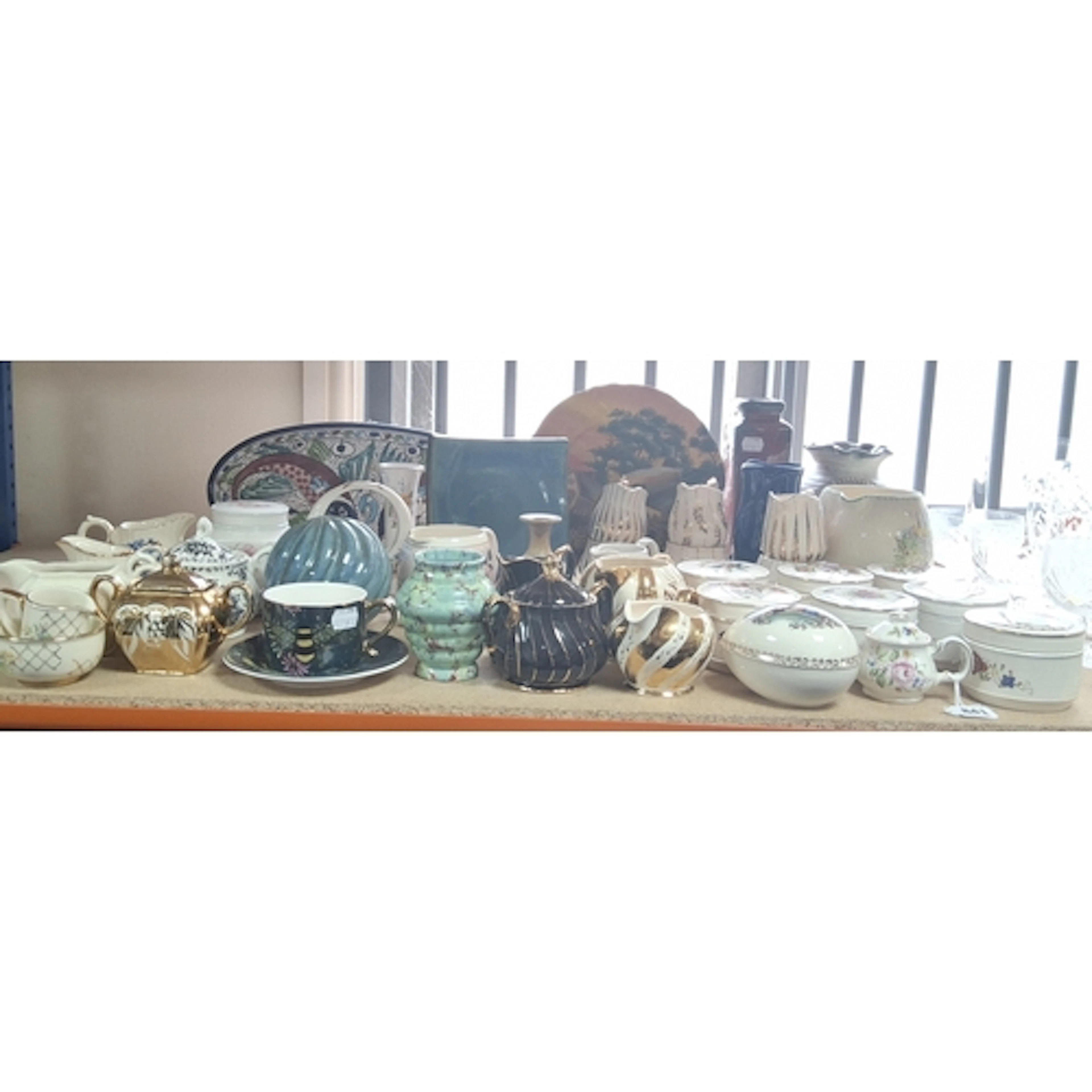 A COLLECTION OF CERAMIC ITEMS, to include decorative Sadler ...