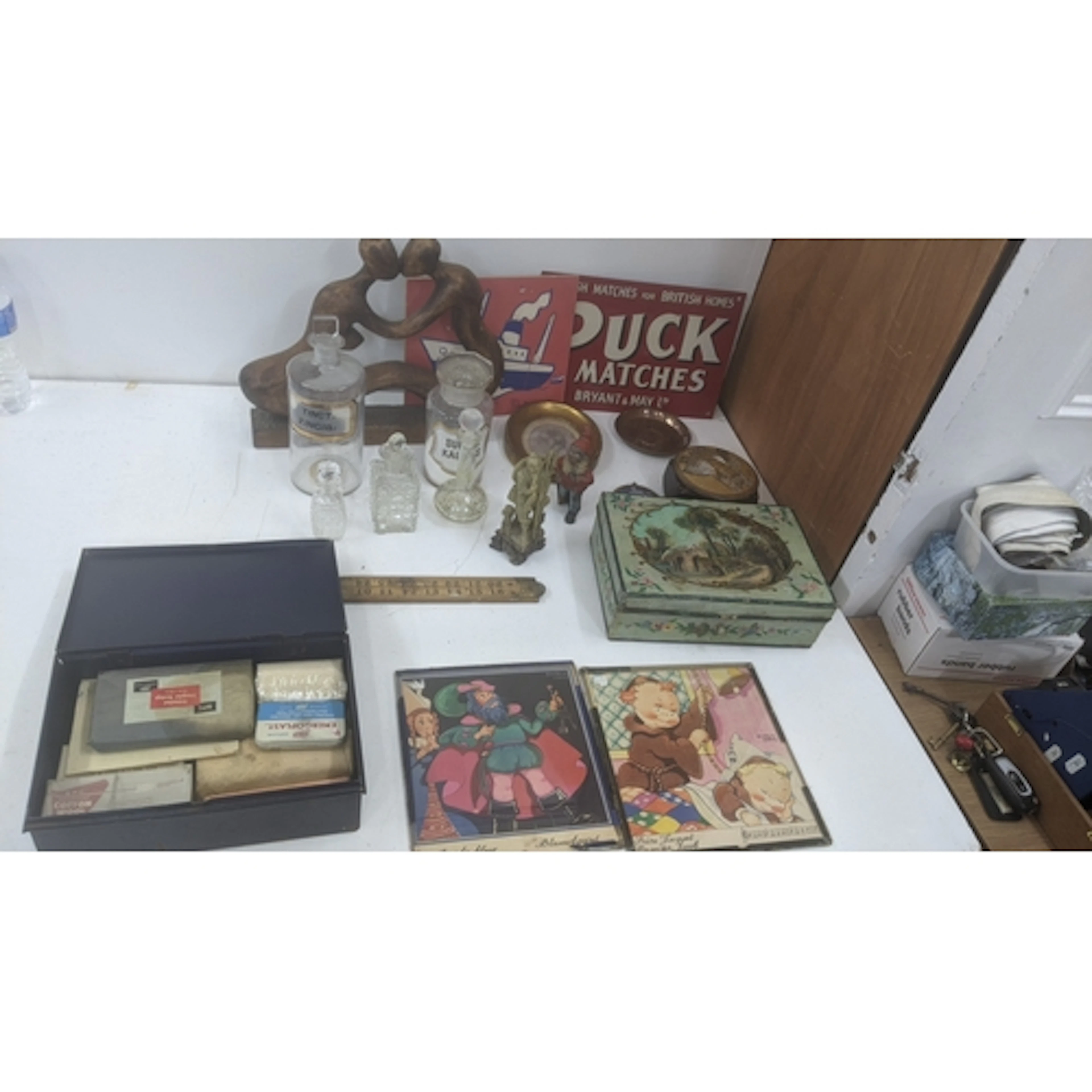 Collectables to include a Chinese soapstone carved figure, c...
