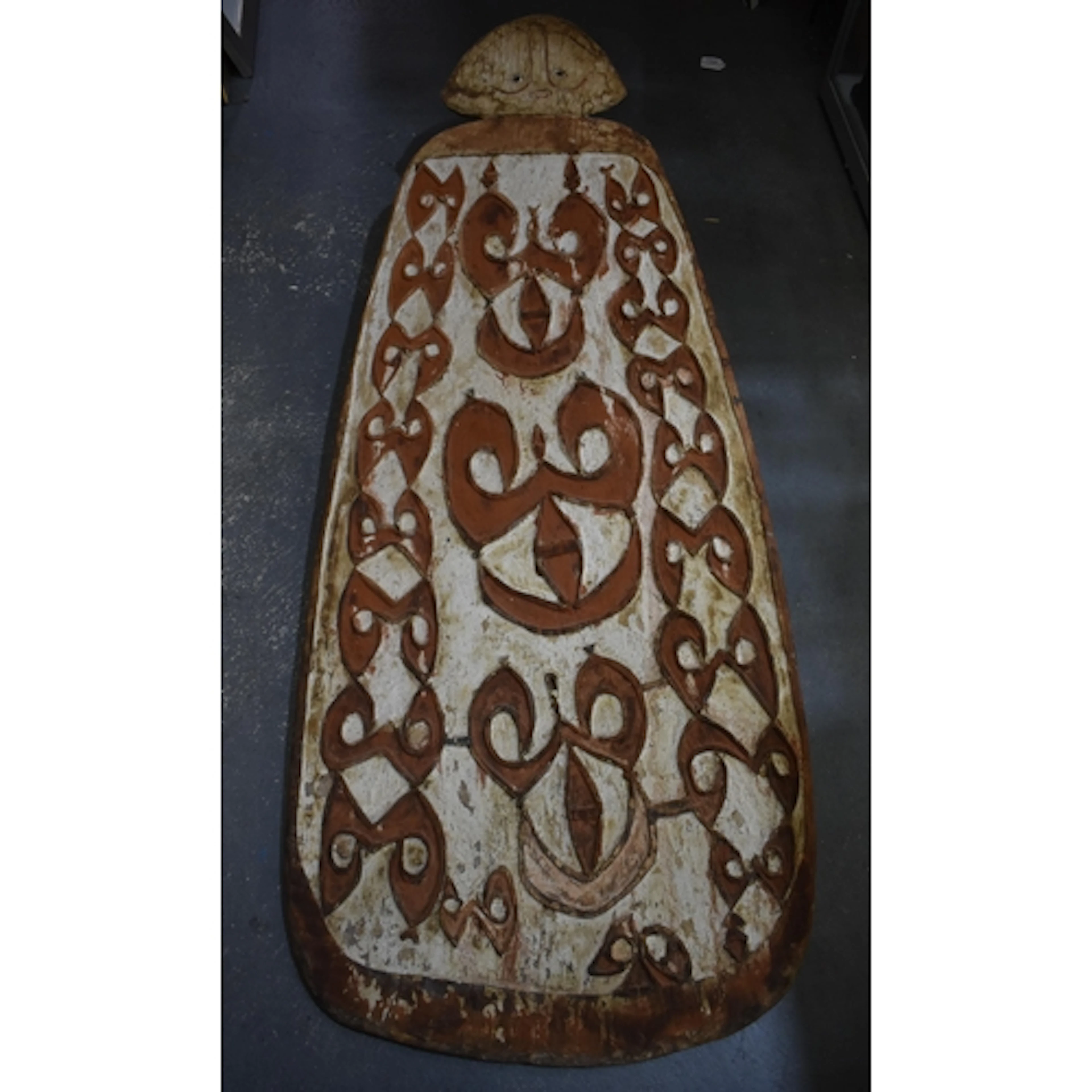 A LARGE ANTIQUE PAINTED PAPUA NEW GUINEA CARVED ASMAT SHIELD...