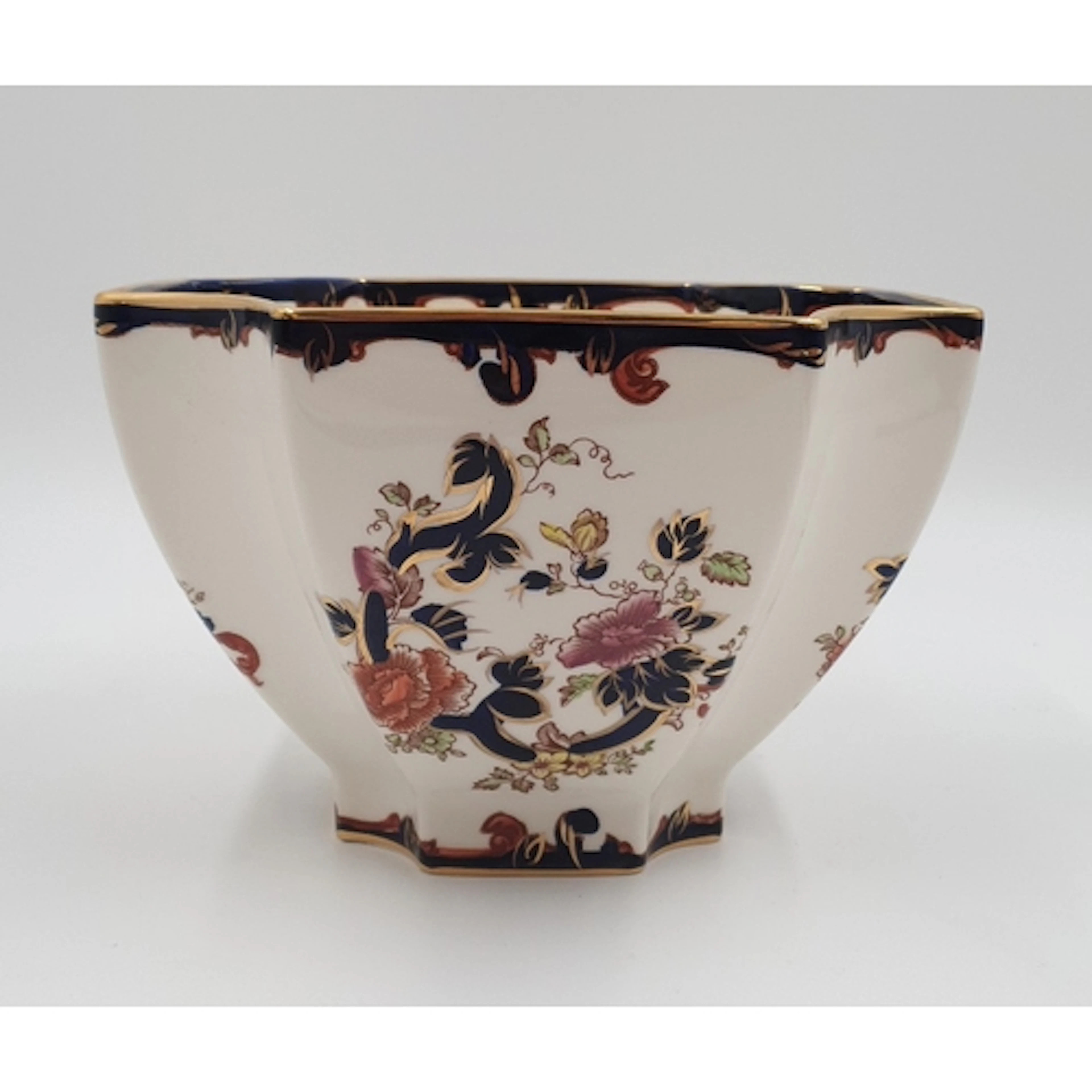 Mason's Blue Mandalay decorative bowl with shaped rim, print...