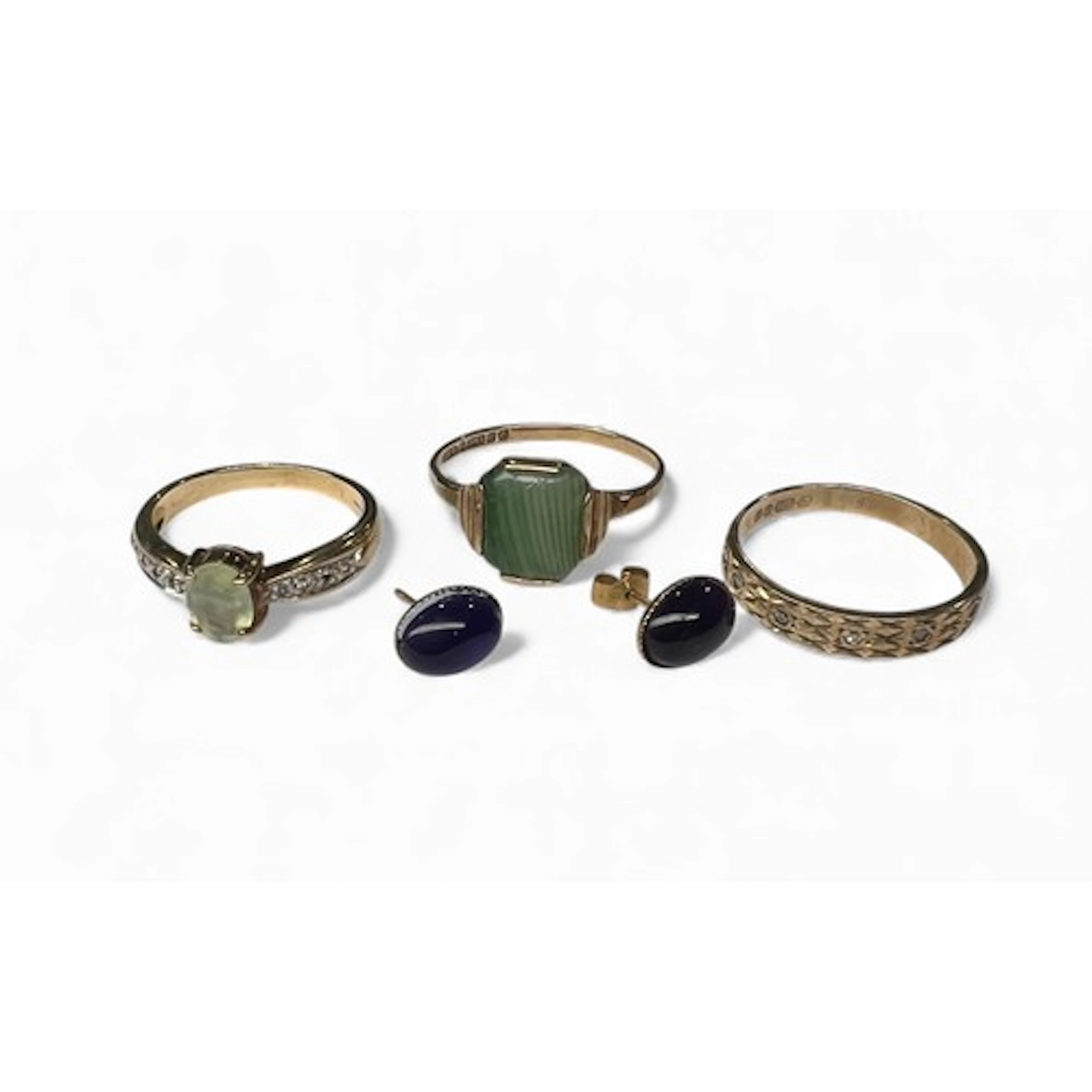 A selection of 9ct gold and unmarked yellow metal jewellery;...