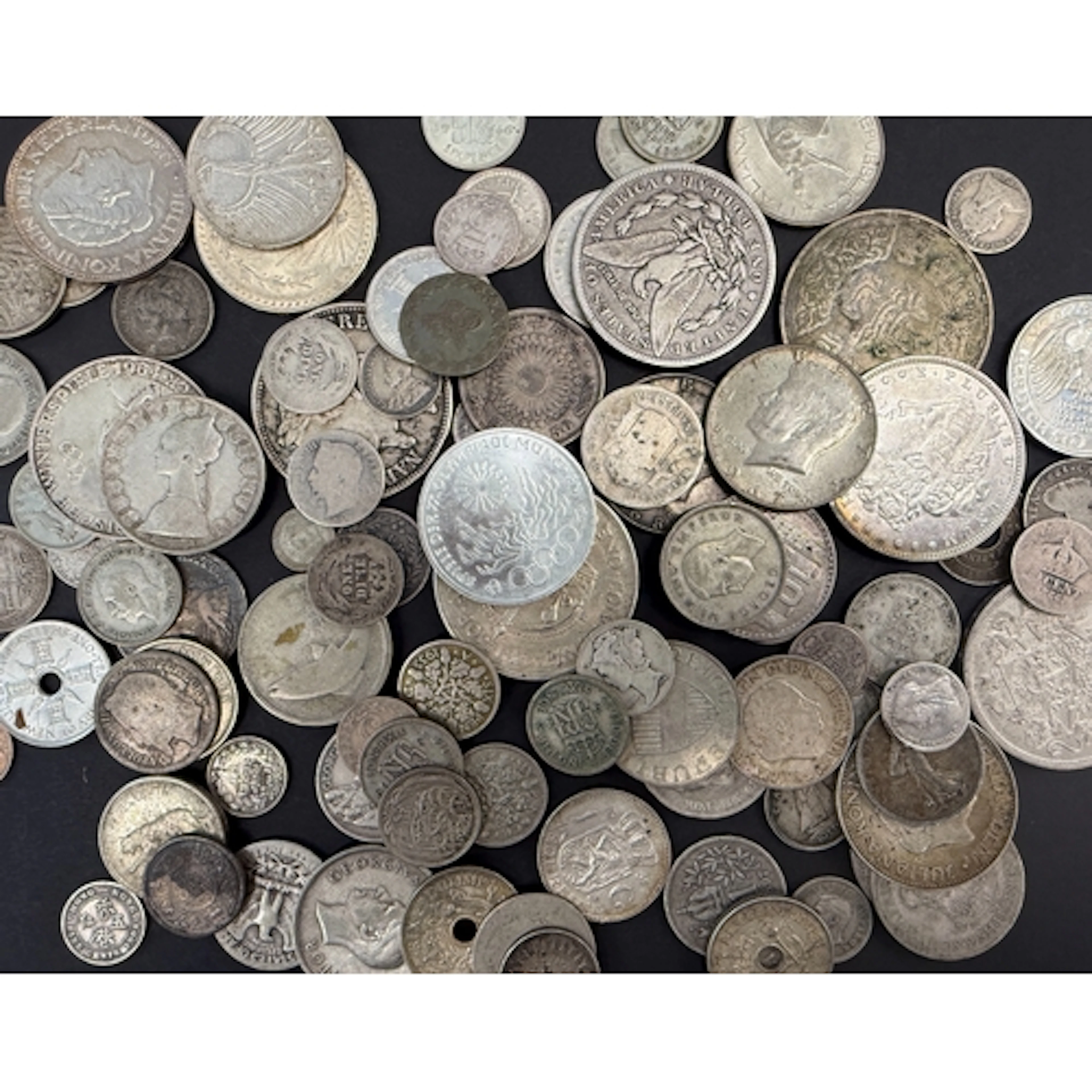 A group of mainly 20th Century World circulated silver coins...
