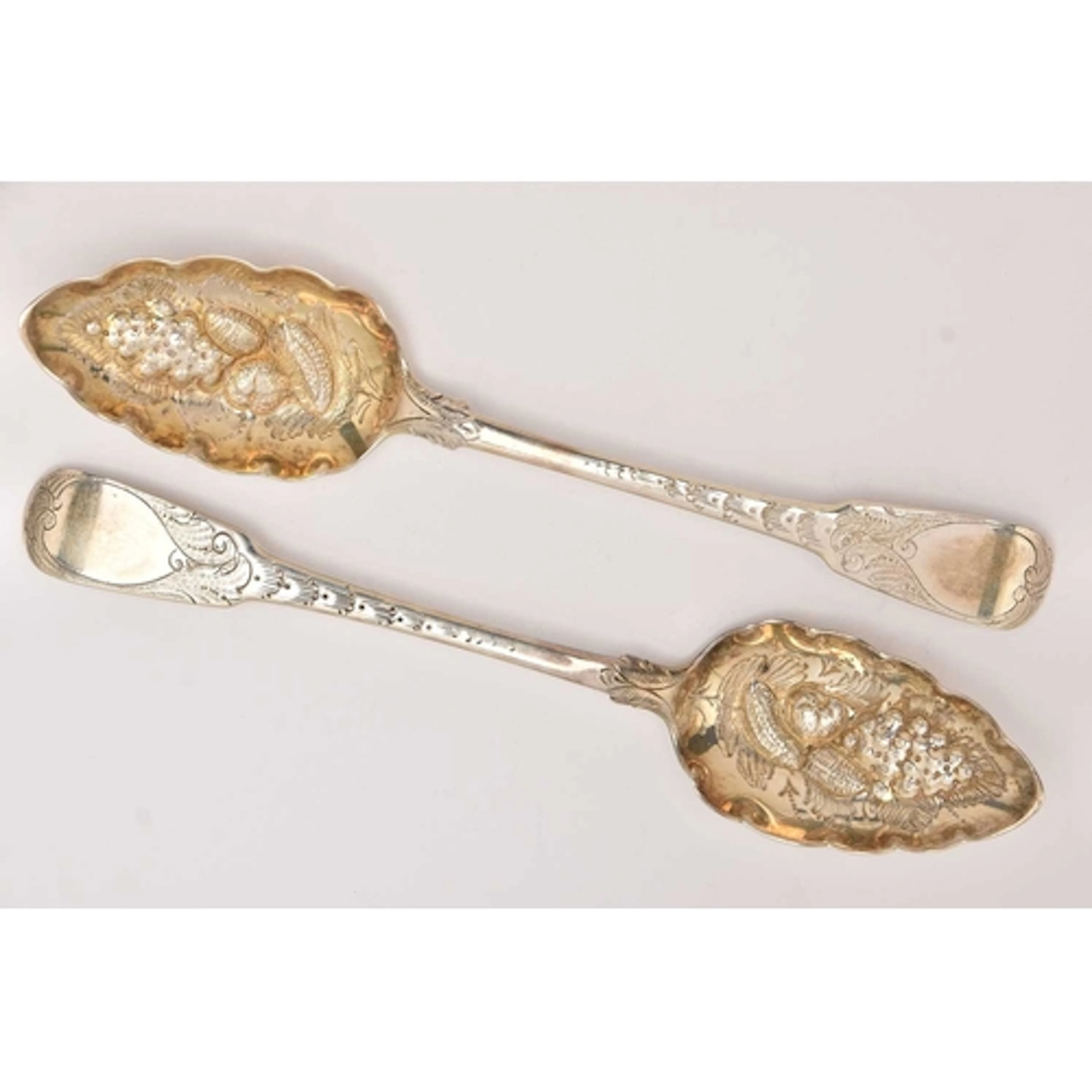 A PAIR OF GEORGE III SILVER BERRY SPOONS, fiddle pattern wit...