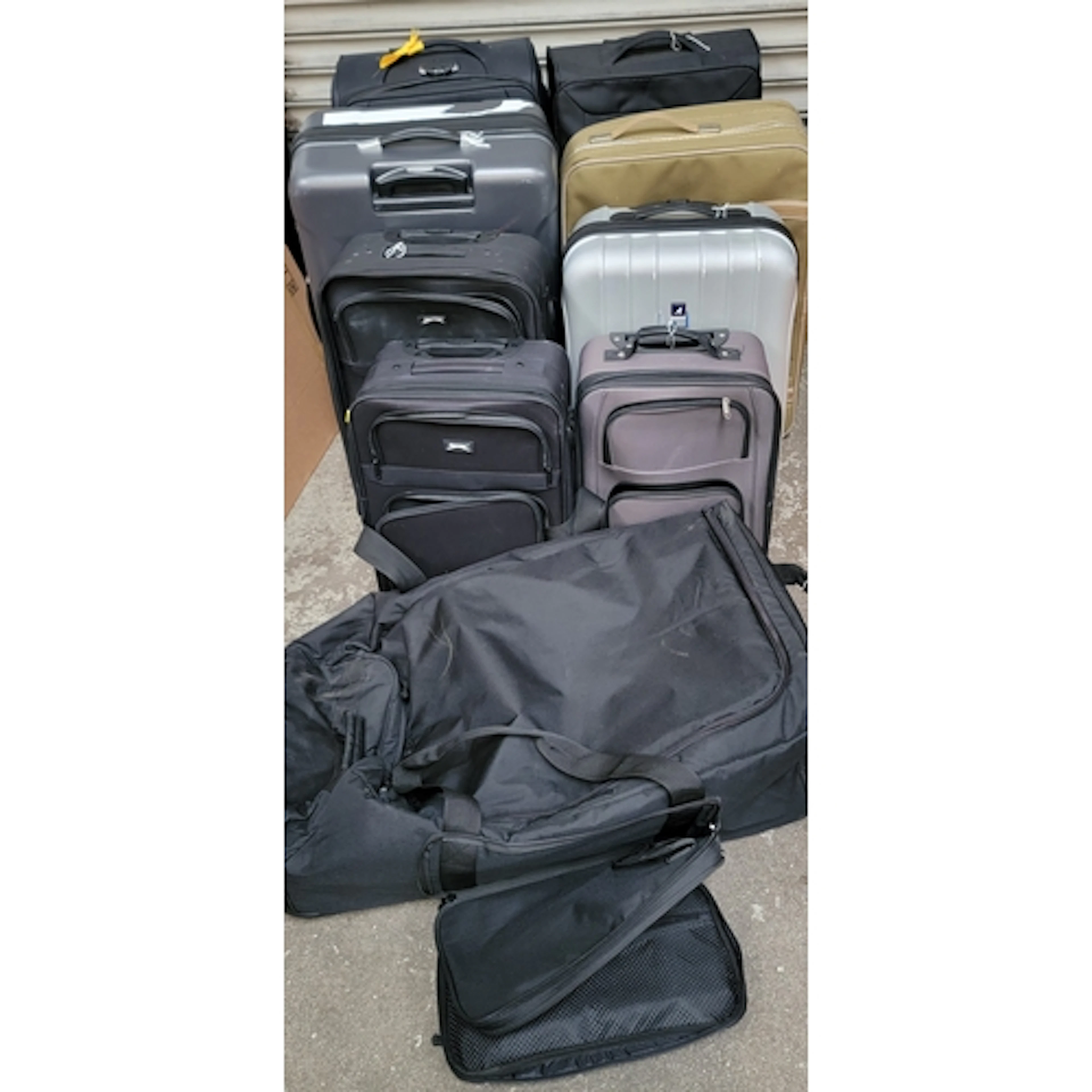 SELECTION OF EIGHT SUITCASES AND A HOLDALL including Samsoni...