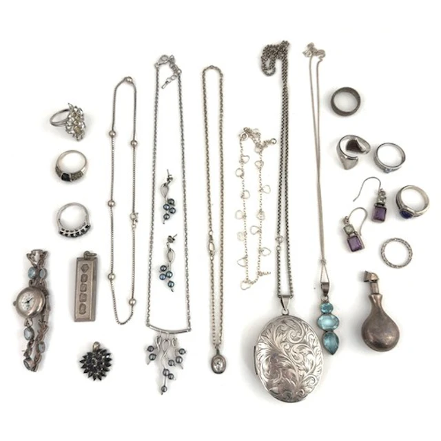 A collection of silver / 925 jewellery items to include a la...