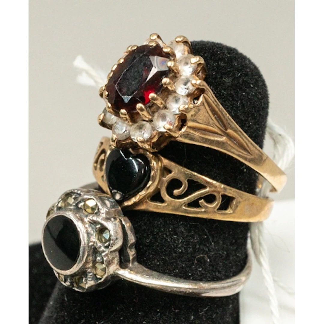 Jewellery: a 9ct gold ring set a heart shaped black stone wi...