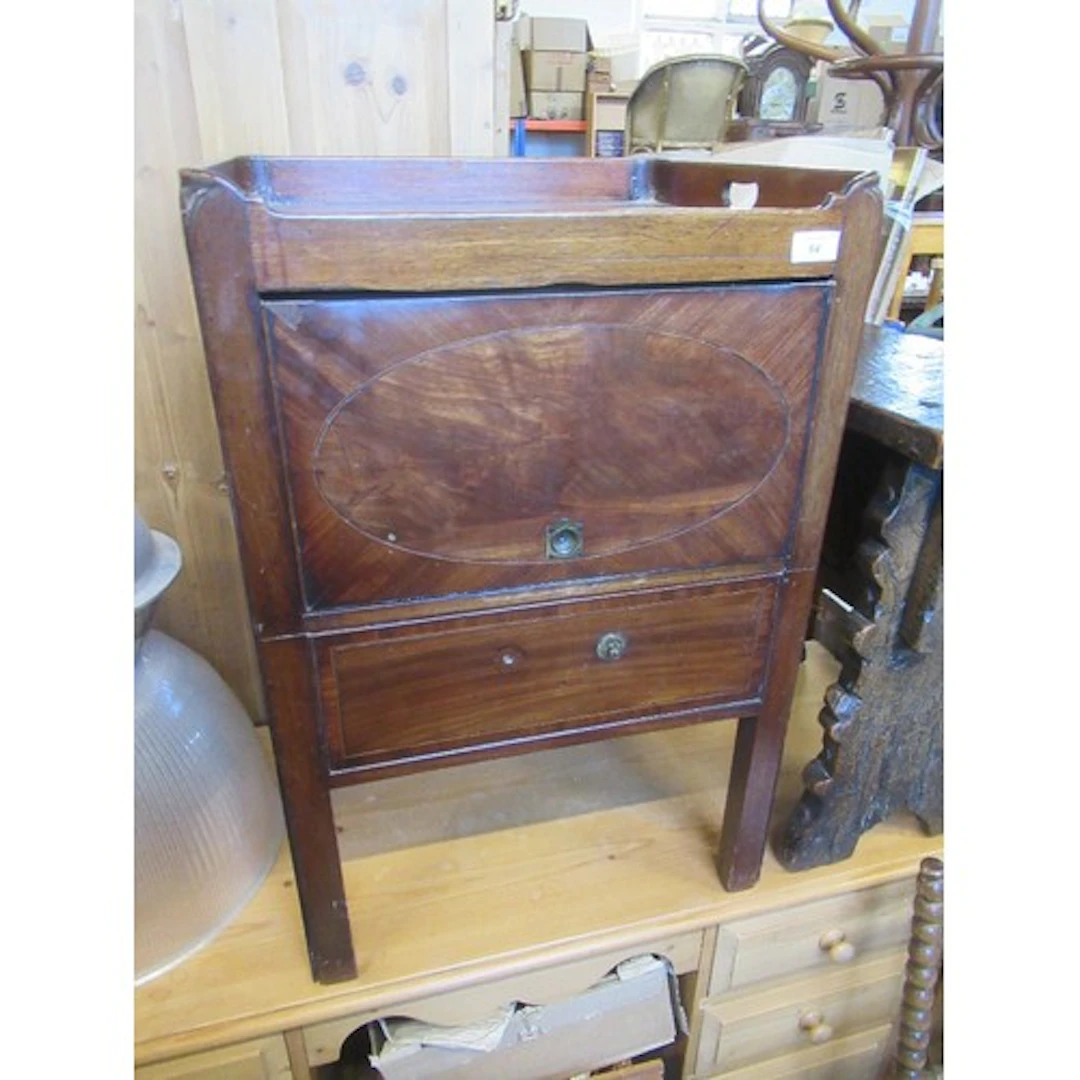 A Georgian mahoghany tray top commode