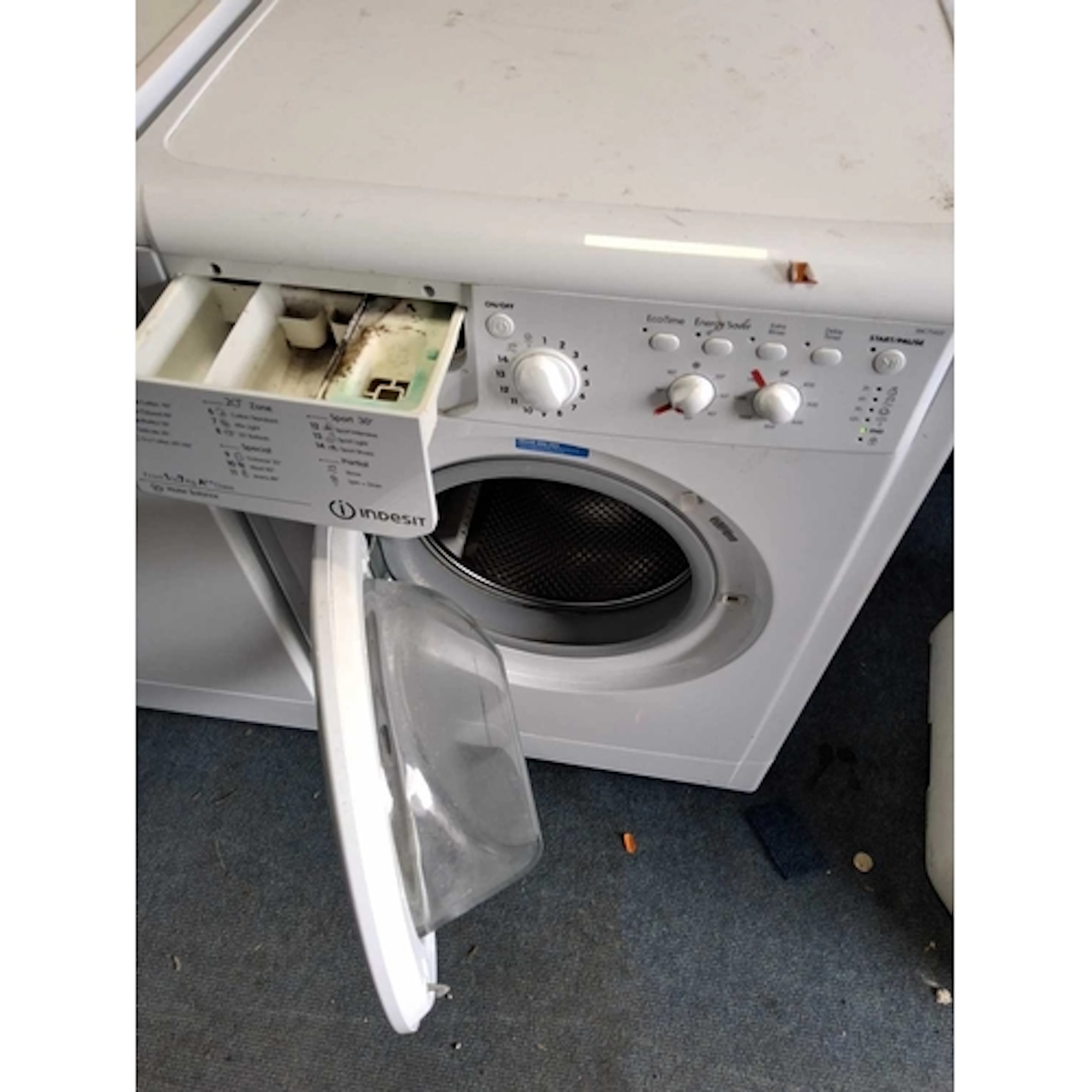 AN INDESIT IWC71452 WASHING MACHINE (PAT pass, spin cycle ru...