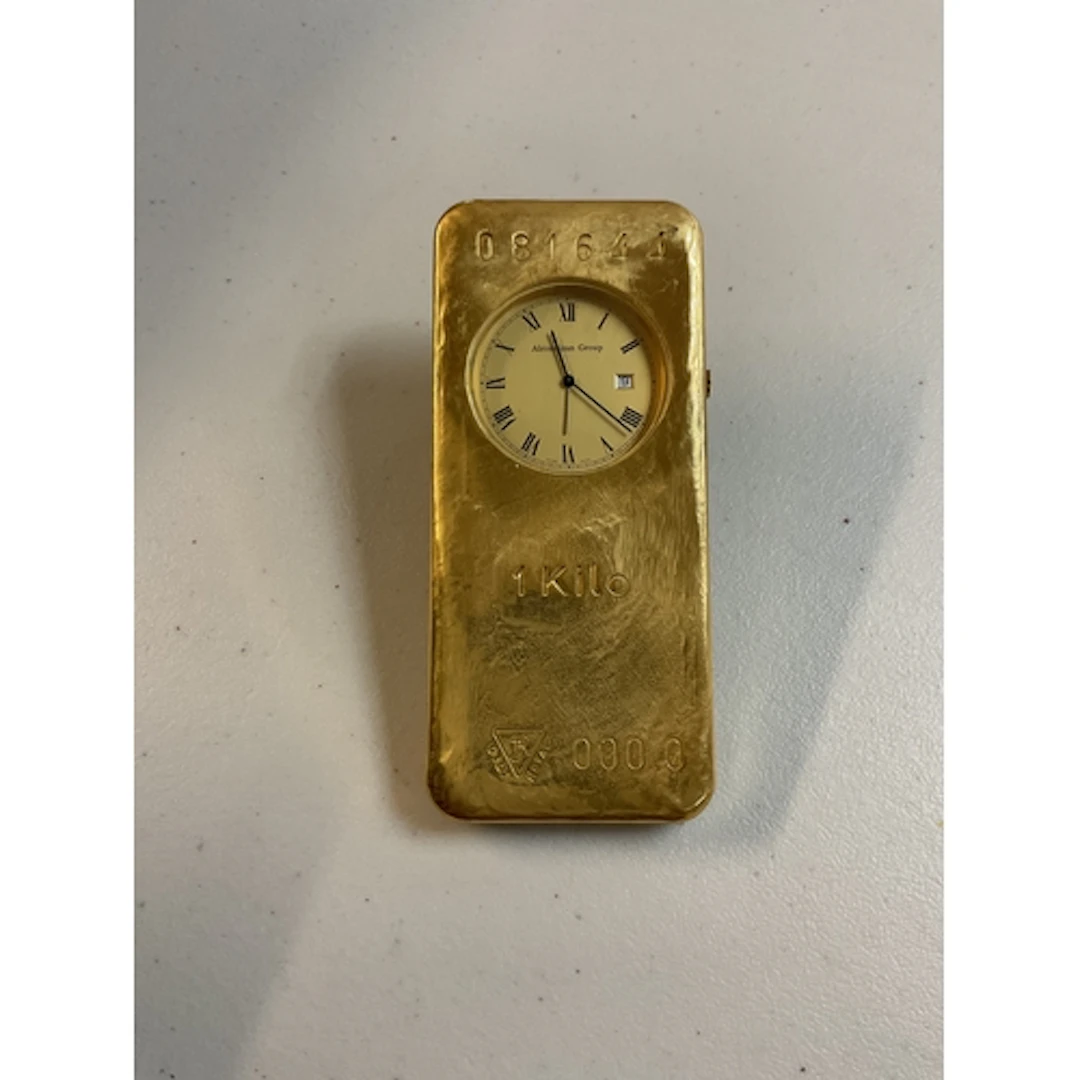 Desk clock in the form of a gold bar.