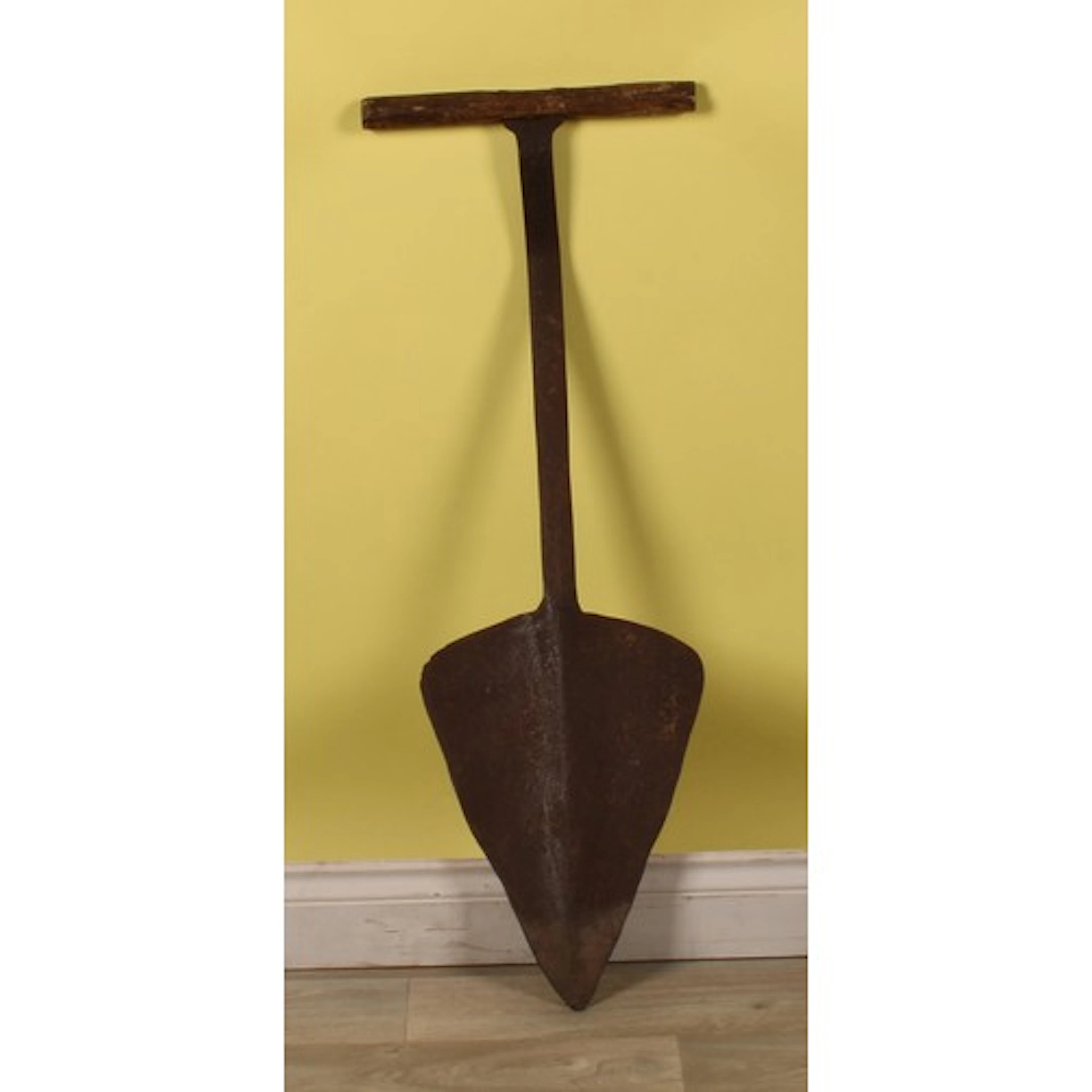 A 19th/early 20th century pine and wrought iron dyke spade, ...