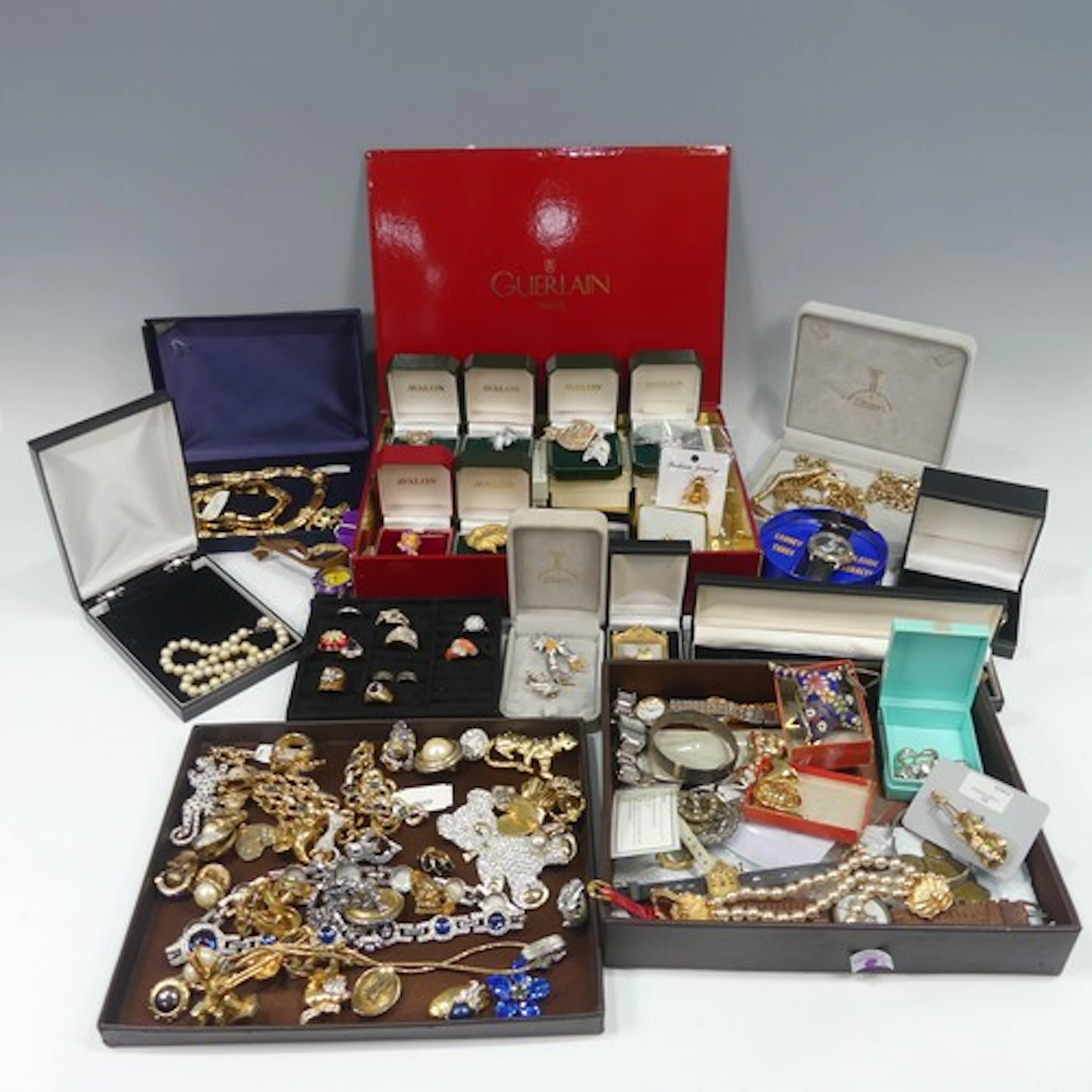 A quantity of good vintage Costume Jewellery, mainly 1980's,...