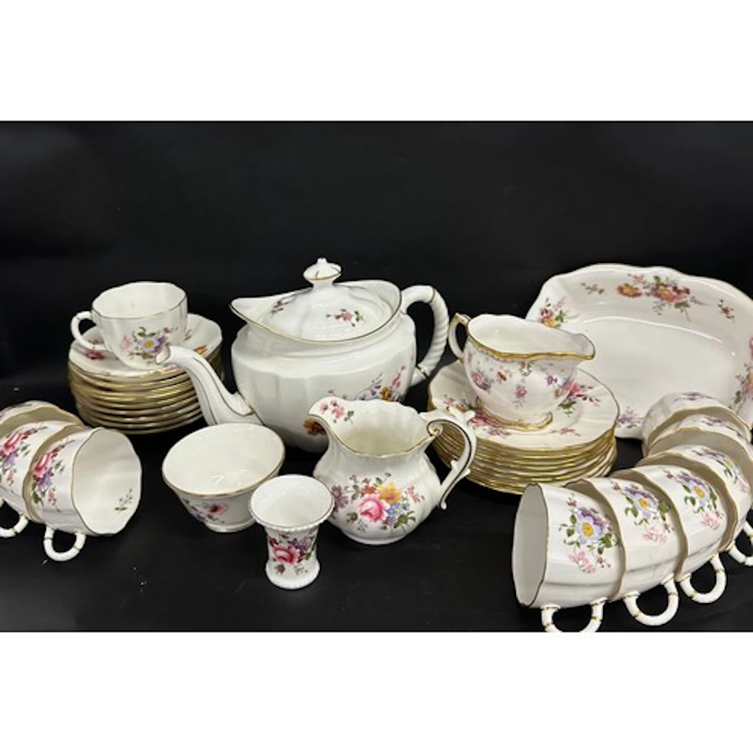 A Royal Crown Derby tea service, Derby Posies pattern, 33 pi...