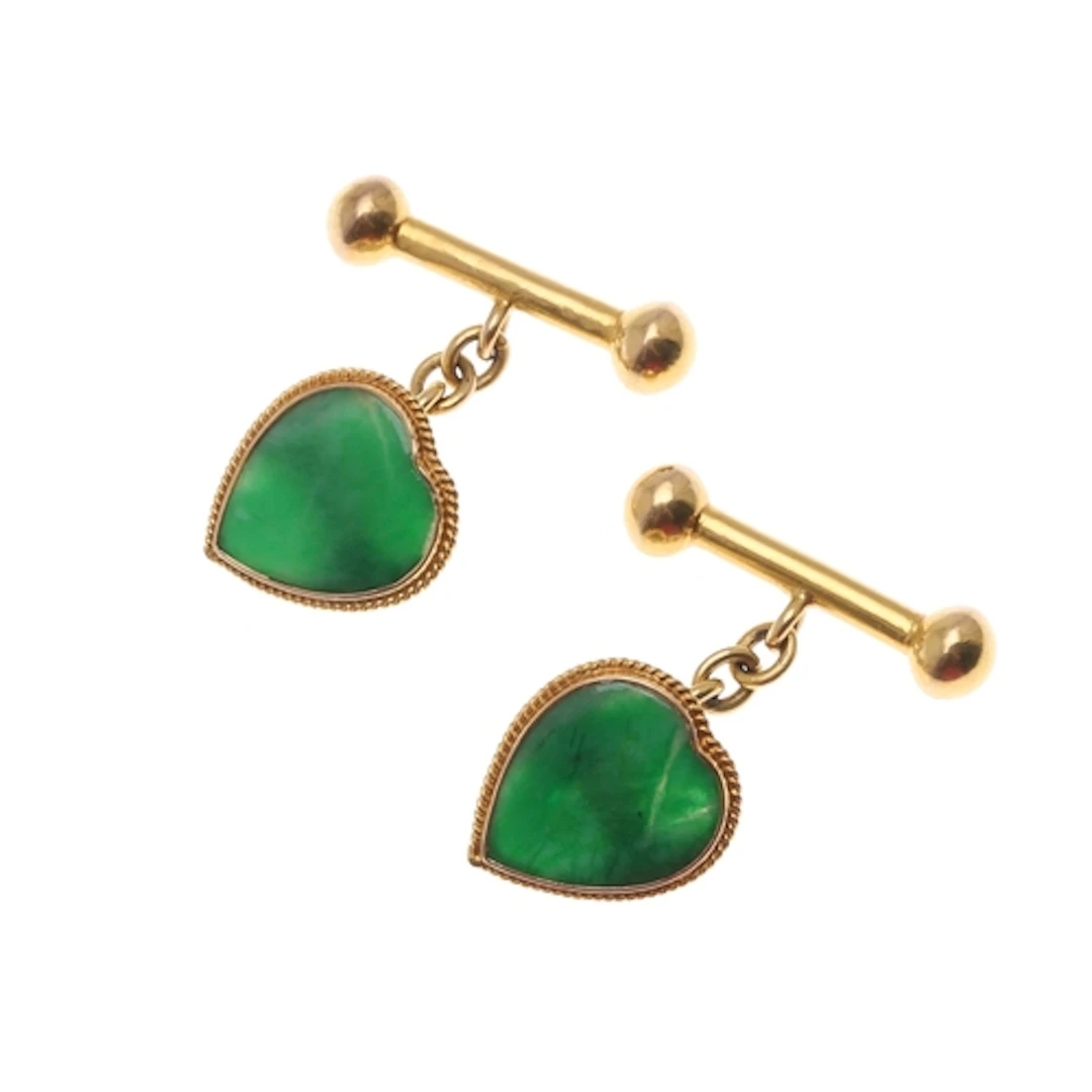 A PAIR OF 18CT GOLD AND JADE CUFFLINKS. each cufflink formed...
