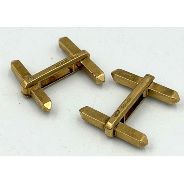A pair of 9ct gold bar cuff links, makers mark D & F, ap...