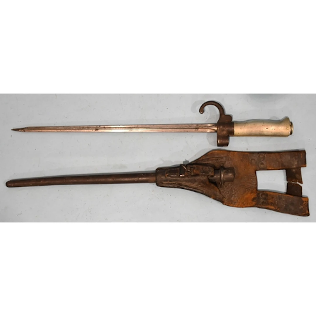 A WWI French Lebel model 1886 bayonet, with cruciform 34cm b...