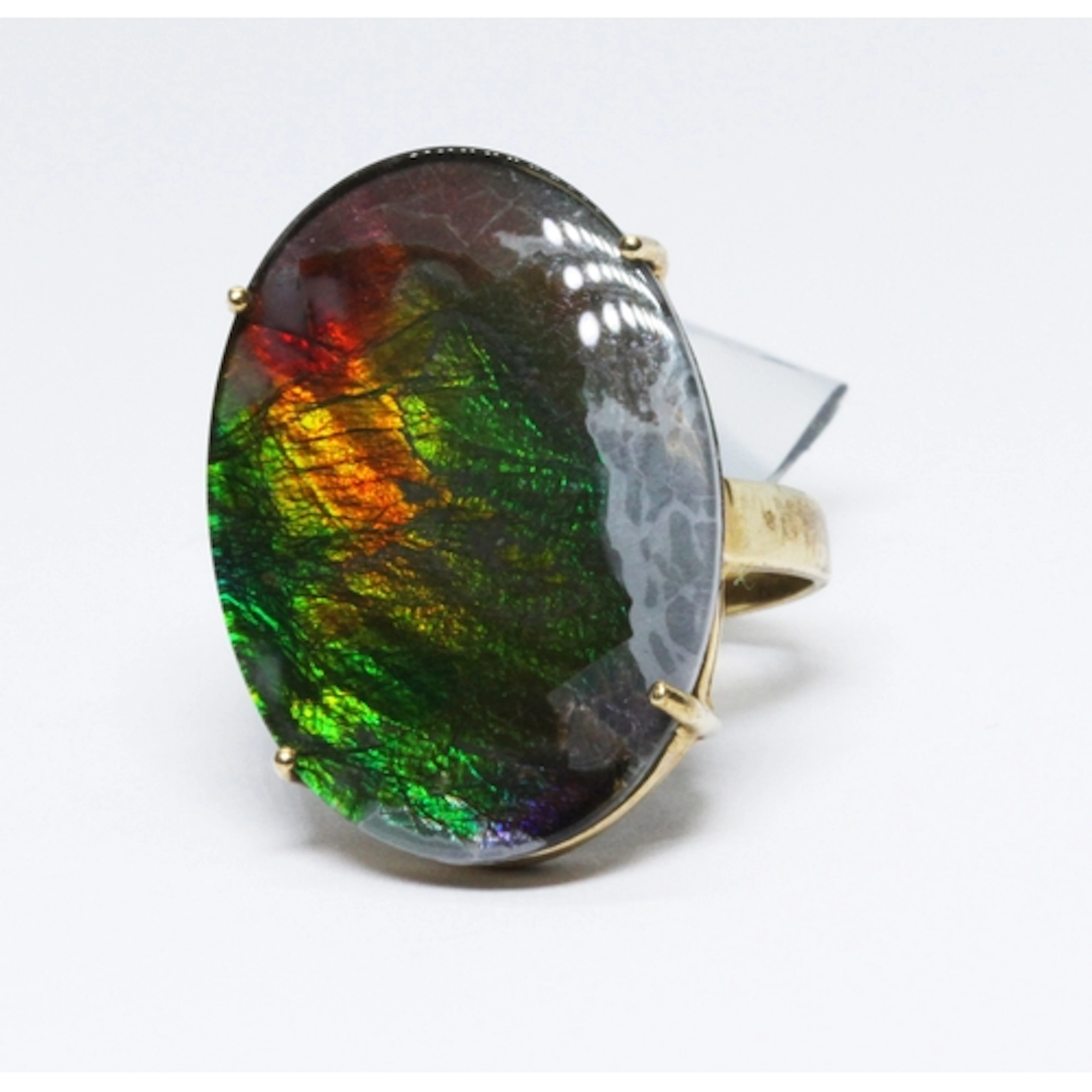 A hallmarked 9ct gold ammolite triplet ring, the oval caboch...