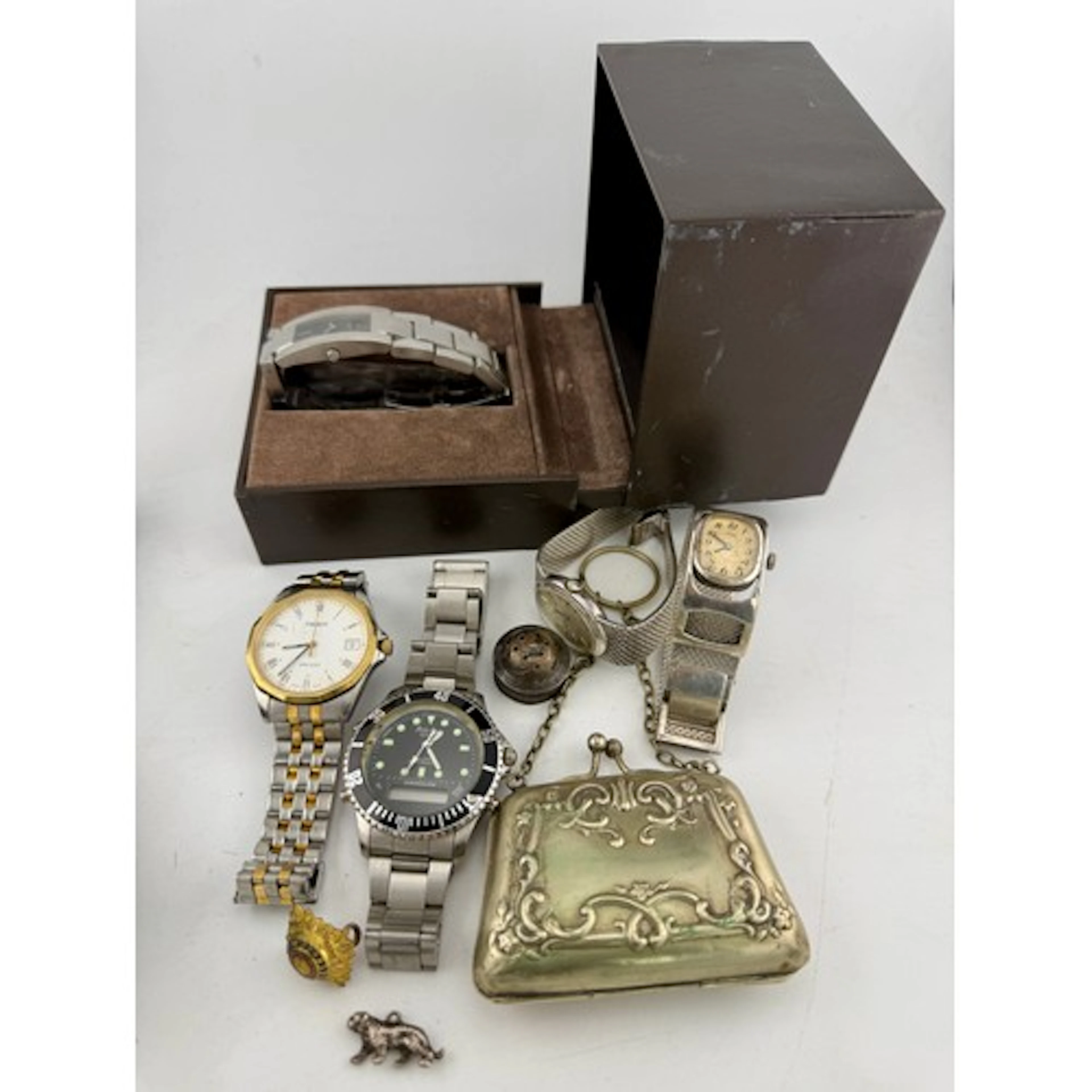 A quantity of vintage watches to include Gucci, Tissot, hall...