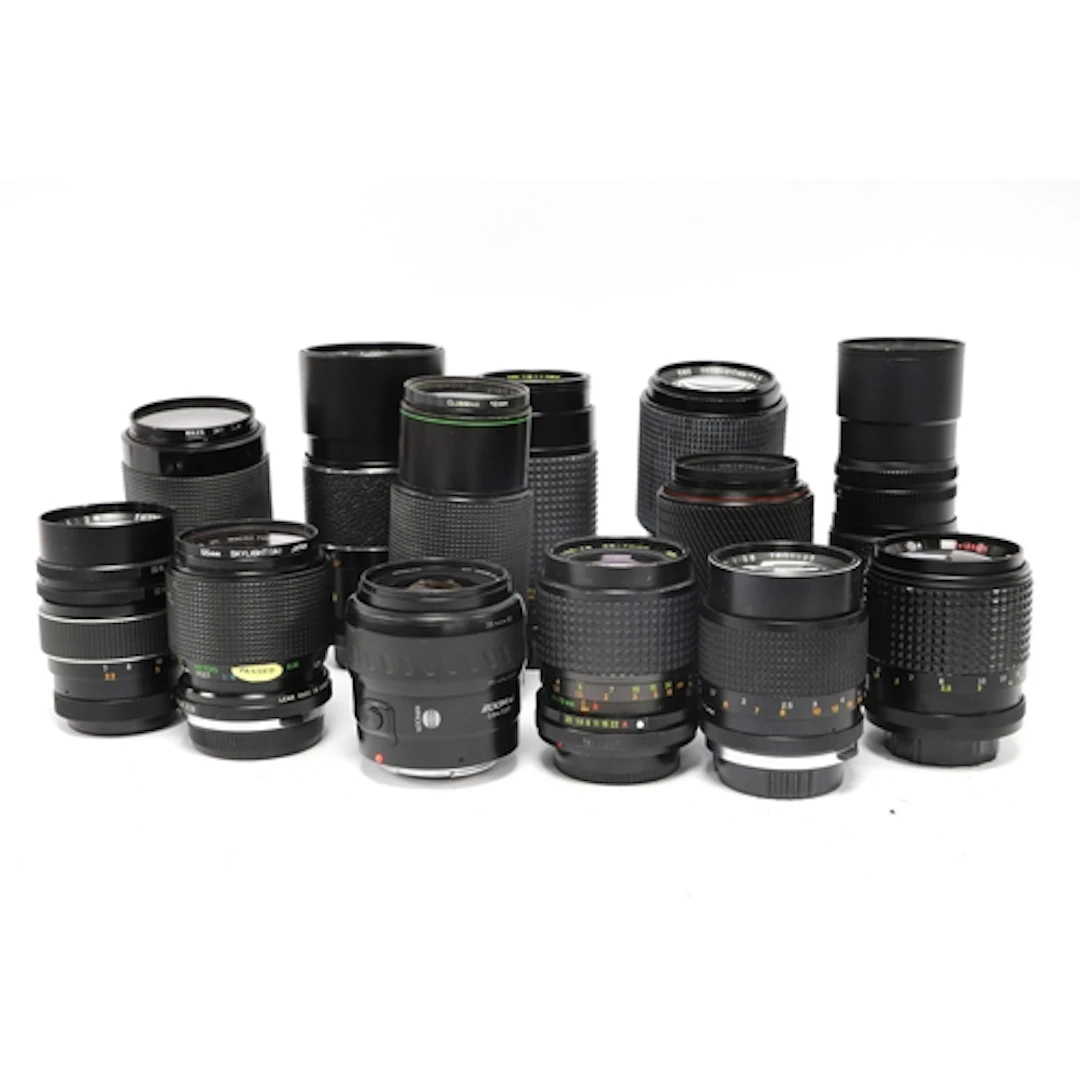 A collection of Zoom Lenses to include Tokina II 70-210mm f/...