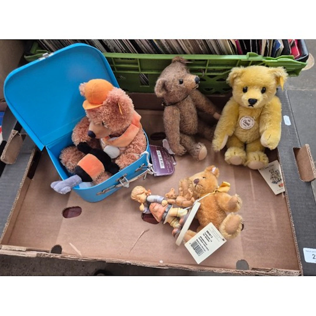 A group of four Steiff bears (656712, 000492, 111907 (with c...