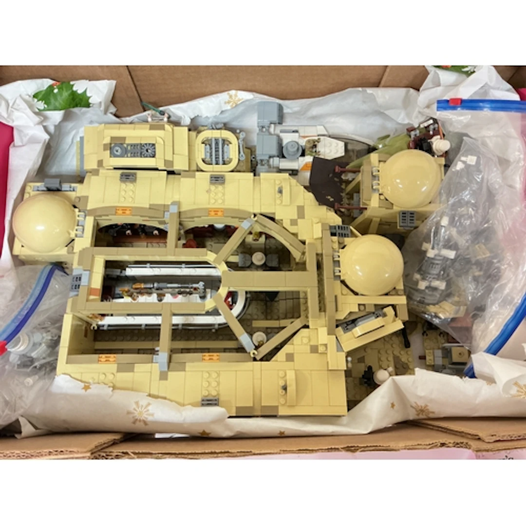 A Star Wars LEGO Style Mos Eisley Cantina With Figures.