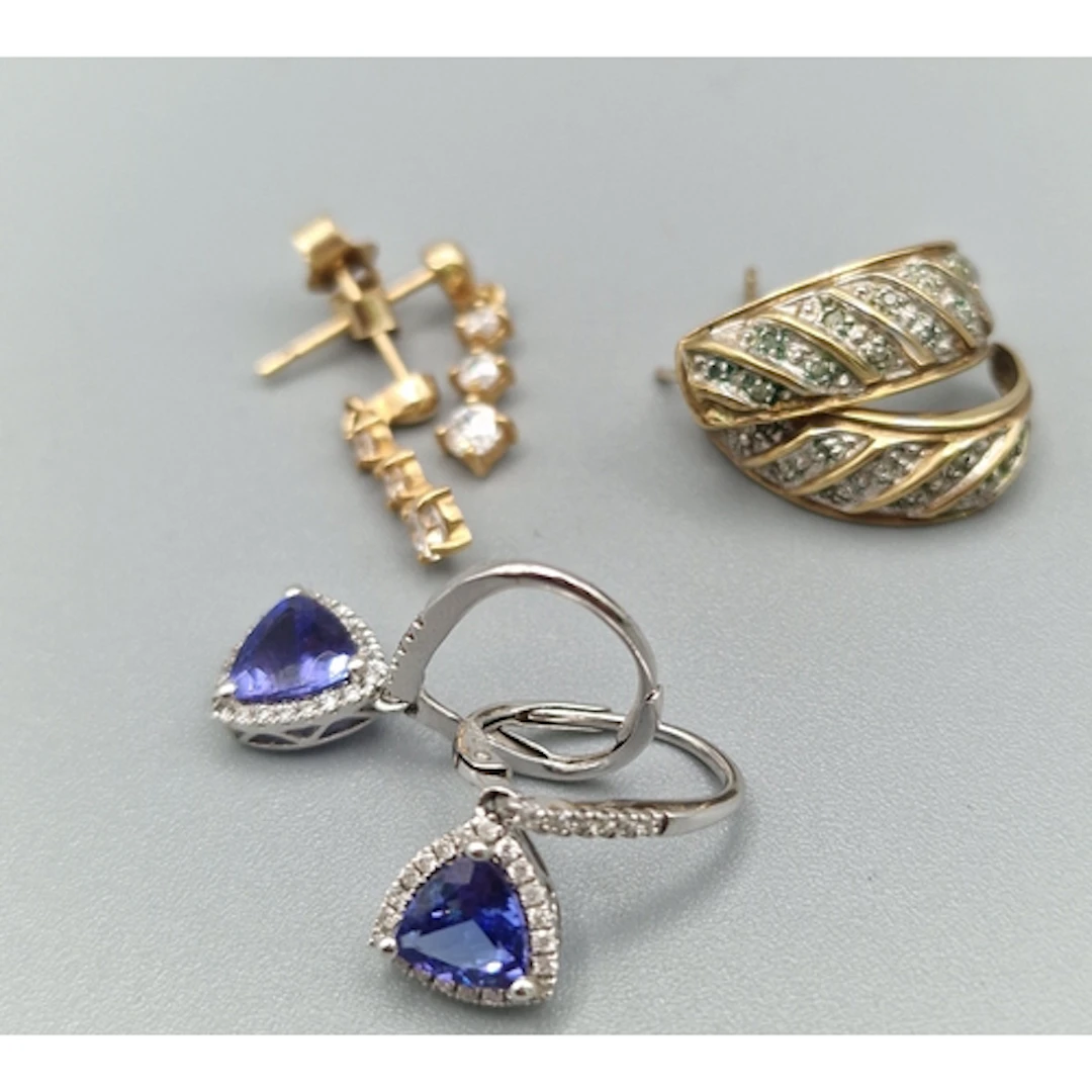 Pair of 9ct gold earrings (2.6g approx.), together with two ...