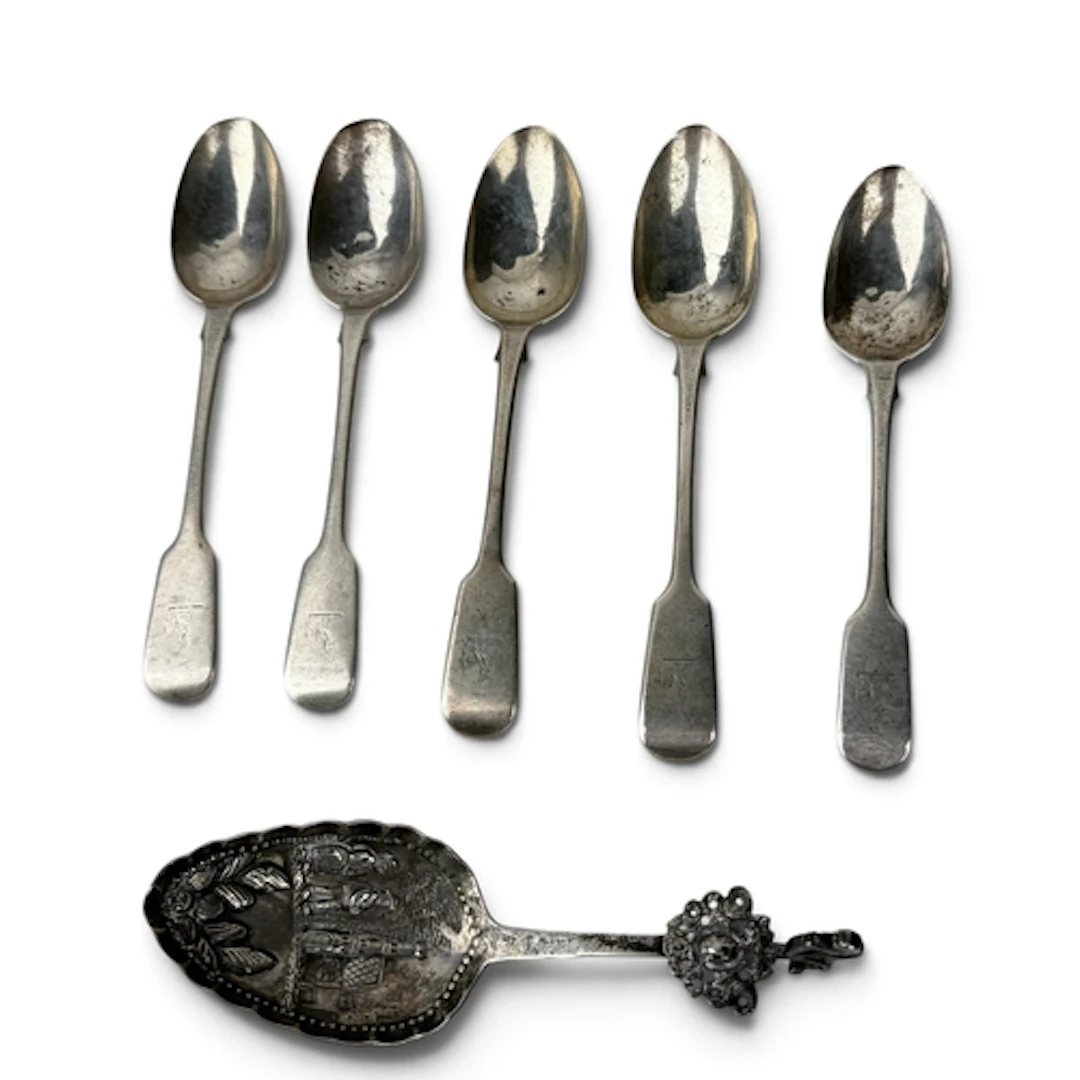 A SET OF FOUR VICTORIAN IRISH SILVER FIDDLE PATTERN TEASPOON...