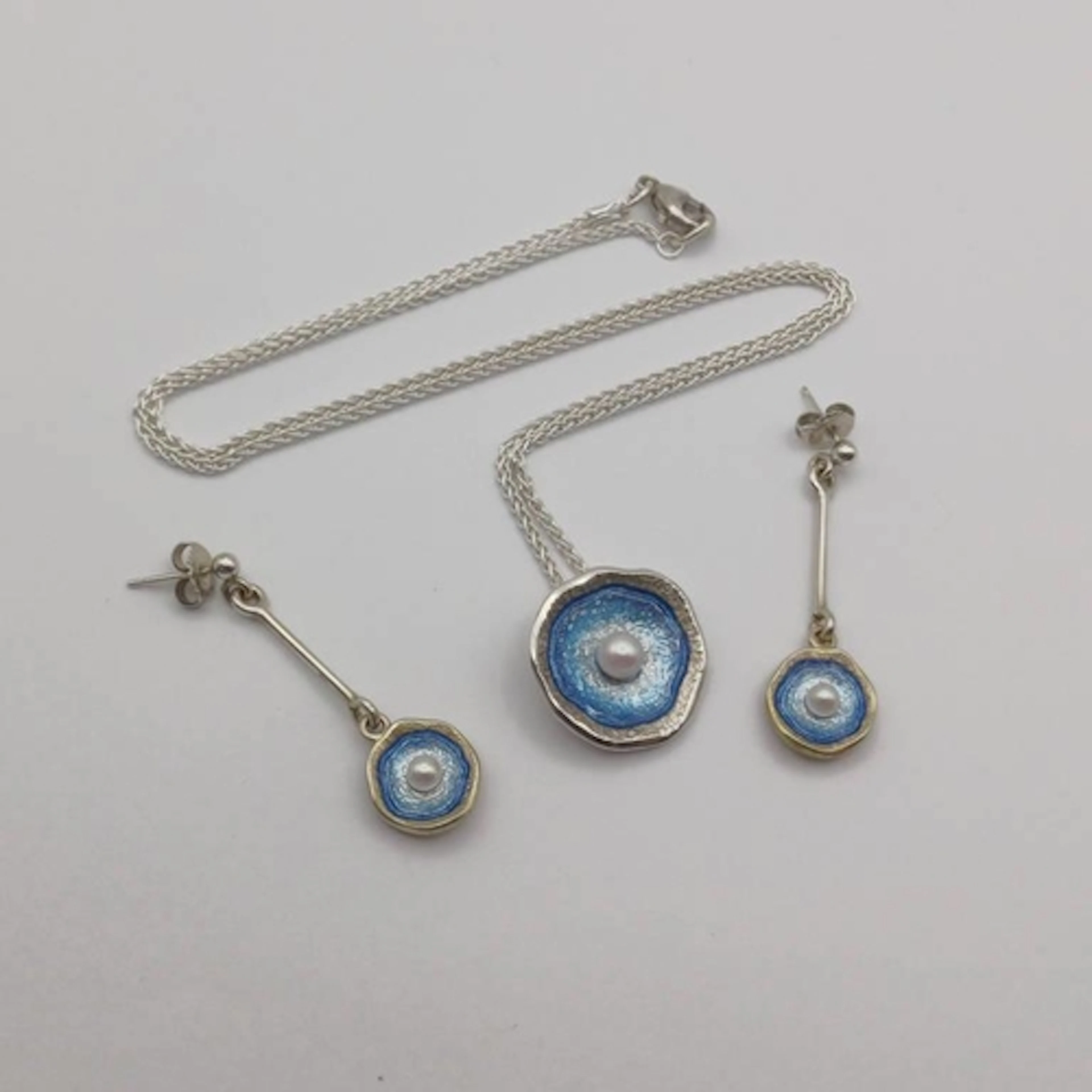 SHEILA FLEET SILVER & PURPLE ENAMEL SCALLOP PENDANT & MATCHI...