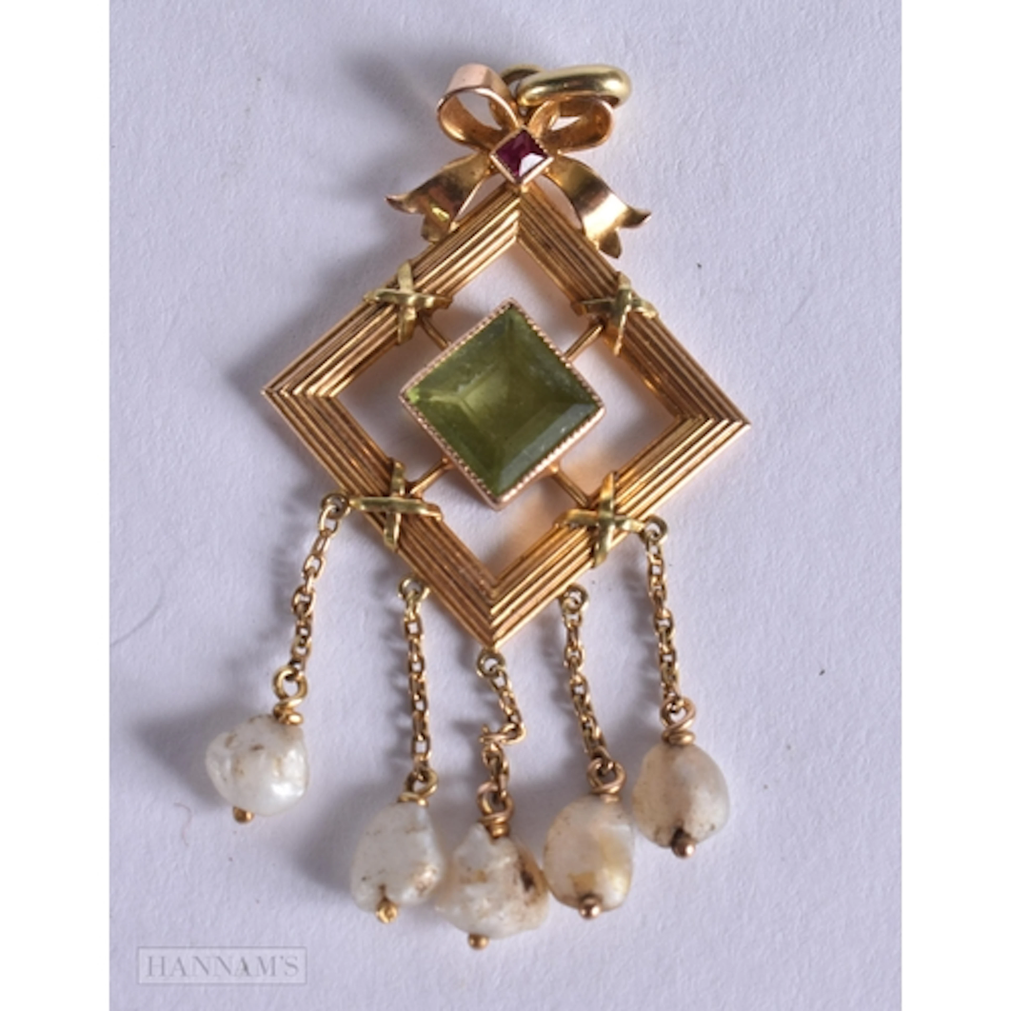 A VICTORIAN 15CT GOLD AND PERIDOT PEARL PENDANT. 3.2 grams. ...