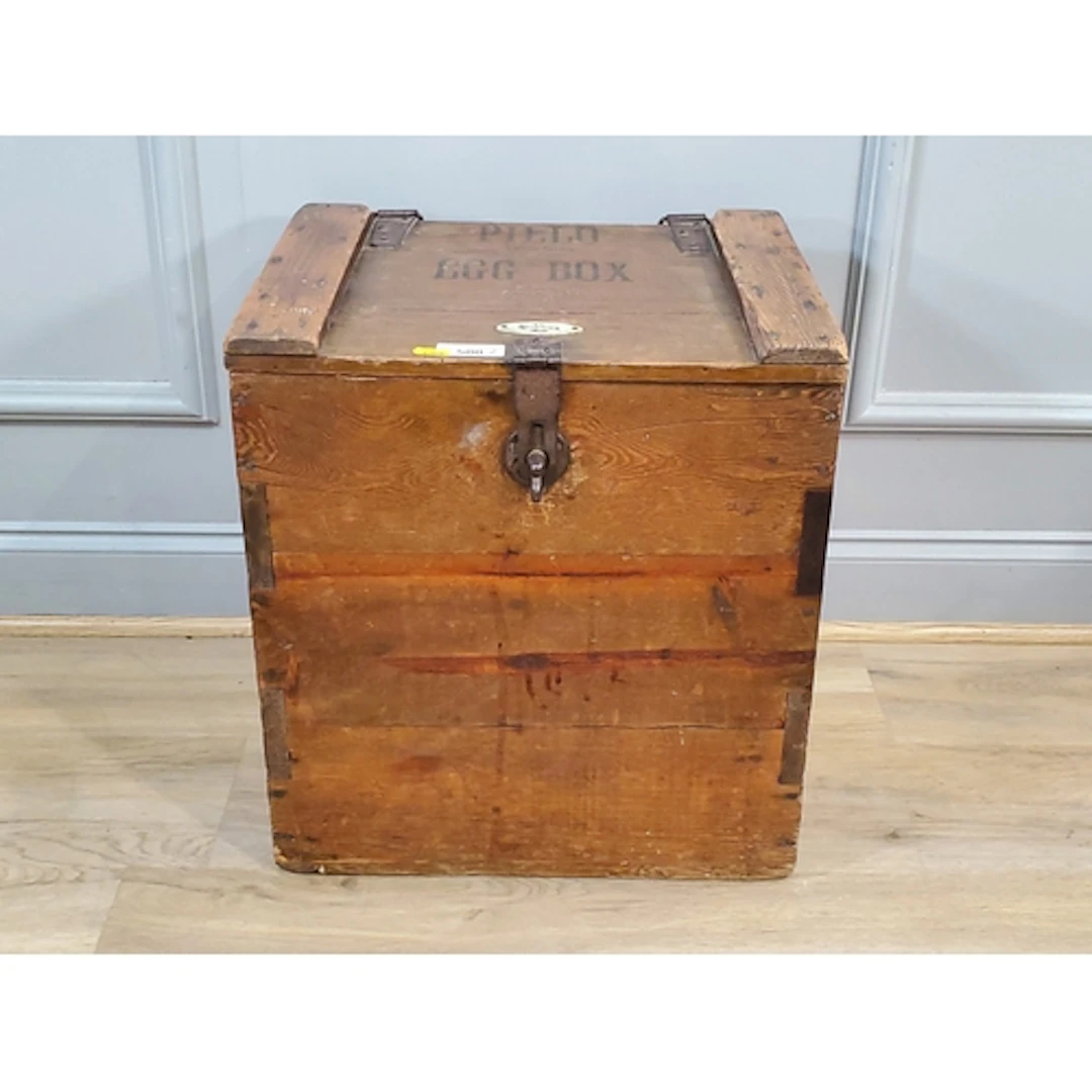 A Sterling Poultry Products Ltd. Pillo Egg Box
