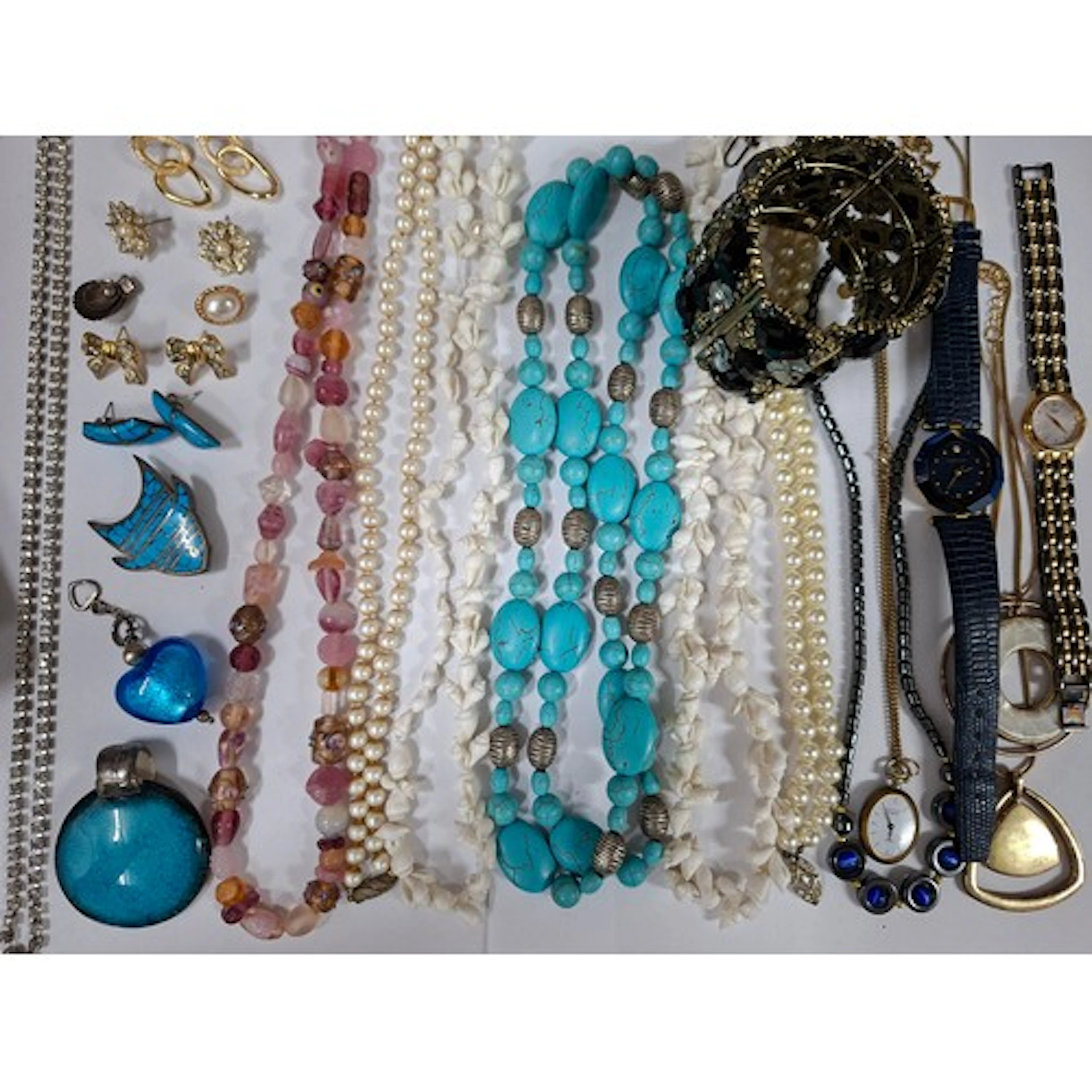 A quantity of vintage costume jewellery to include a turquoi...