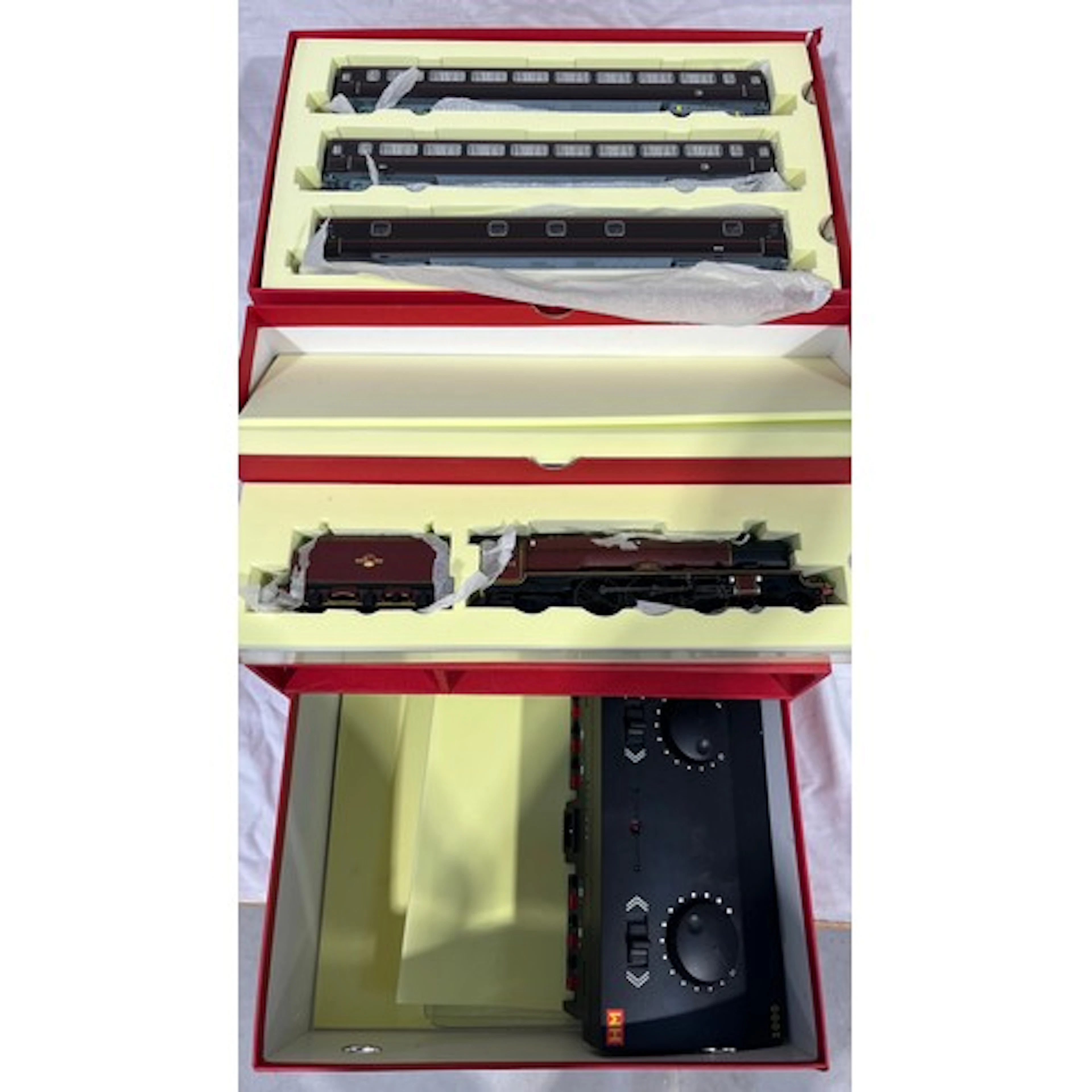 Hornby OO gauge model railways R1106 The Royal Train boxed s...