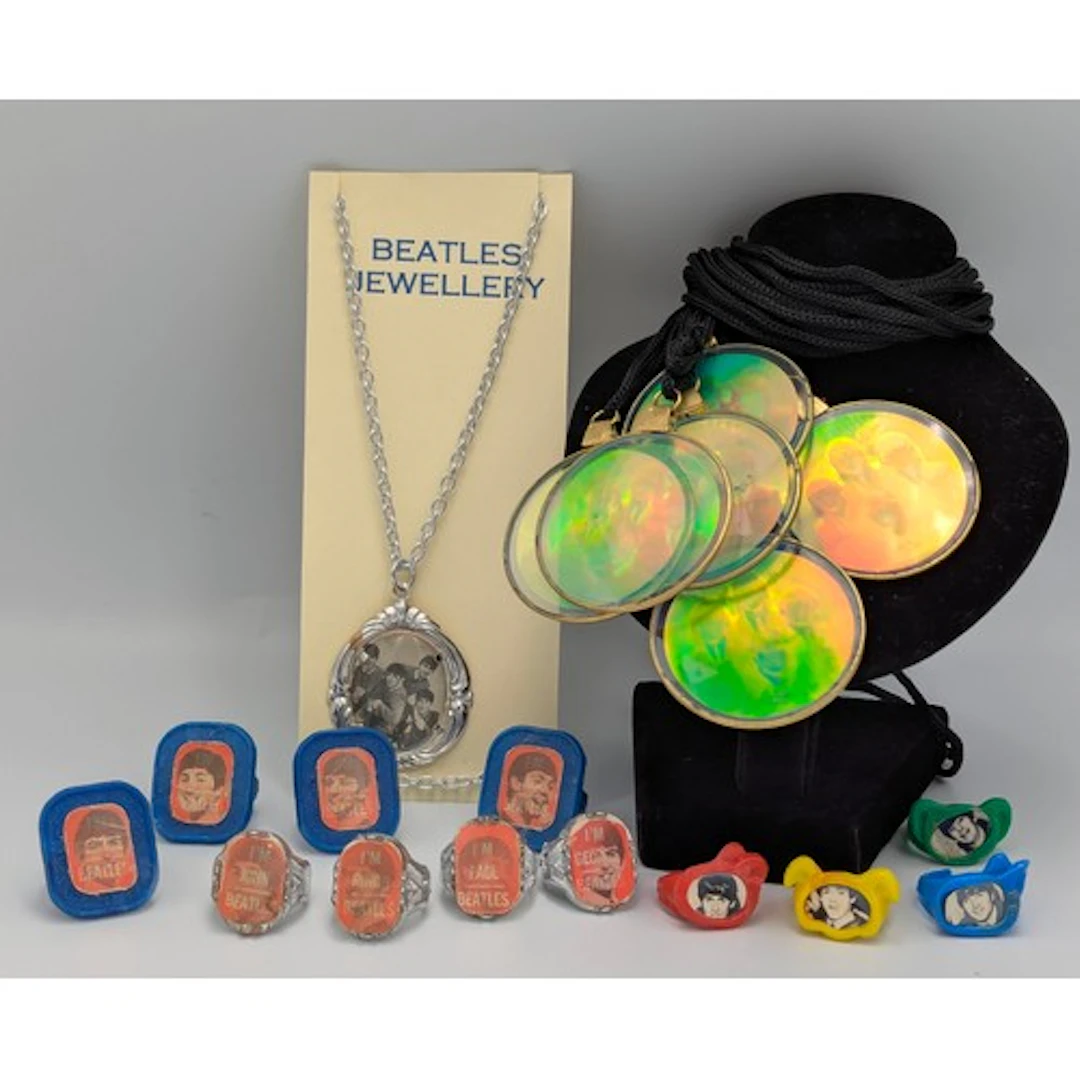 THE BEATLES - a full set of original 1960's The Beatles ' gu...