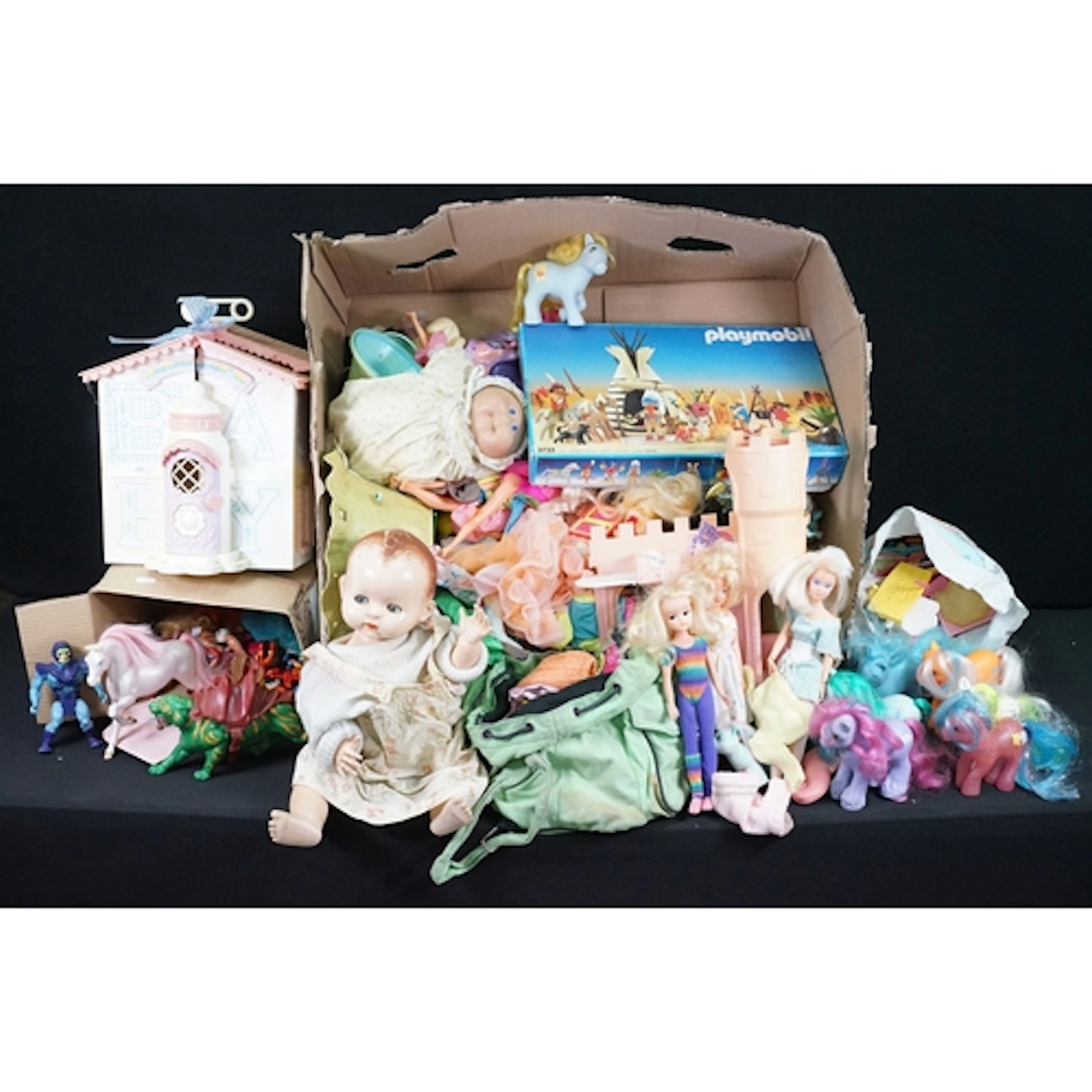 Collection of 80s onwards dolls and figures featuring collec...