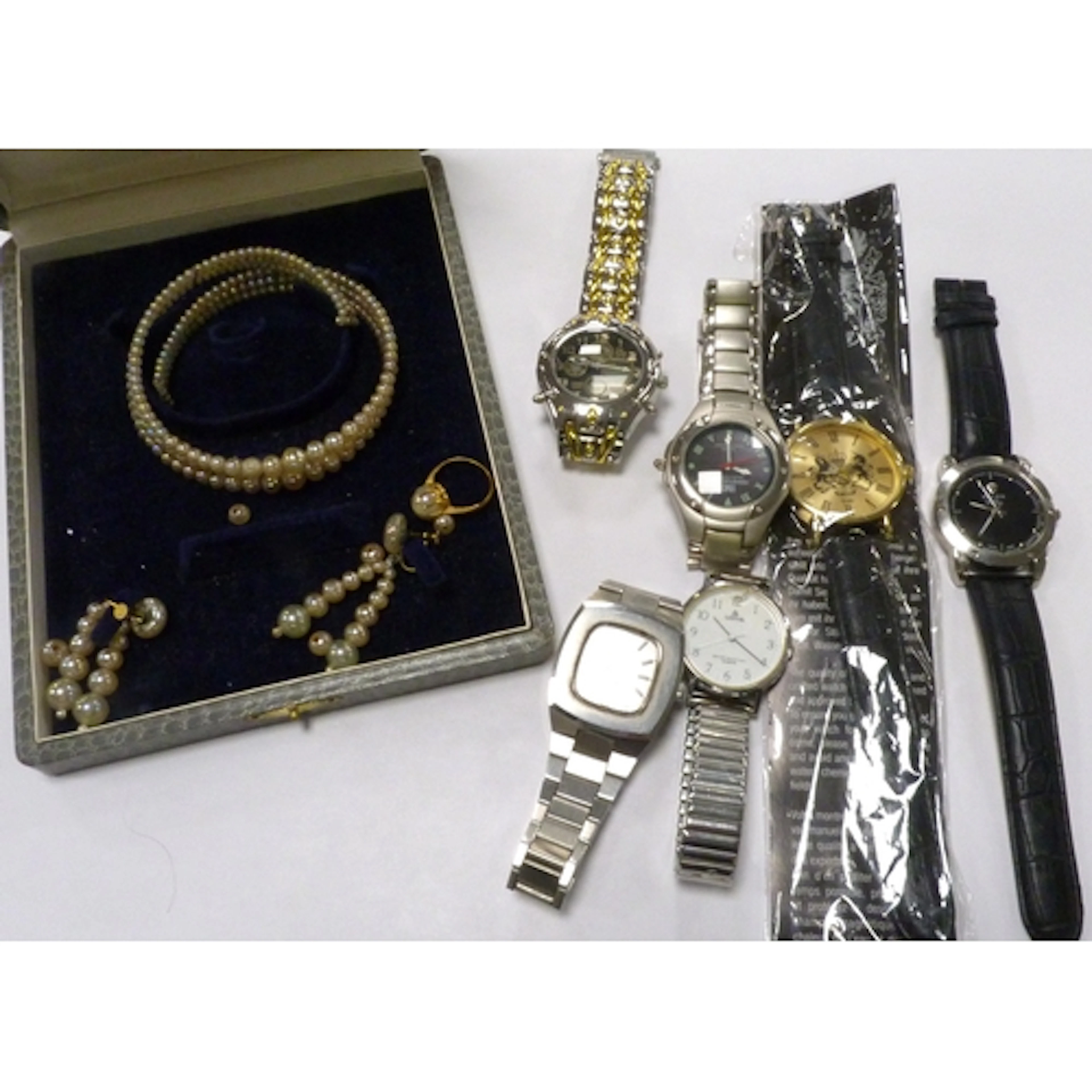 Part set of simulated pearl jewellery and gents quartz wrist...