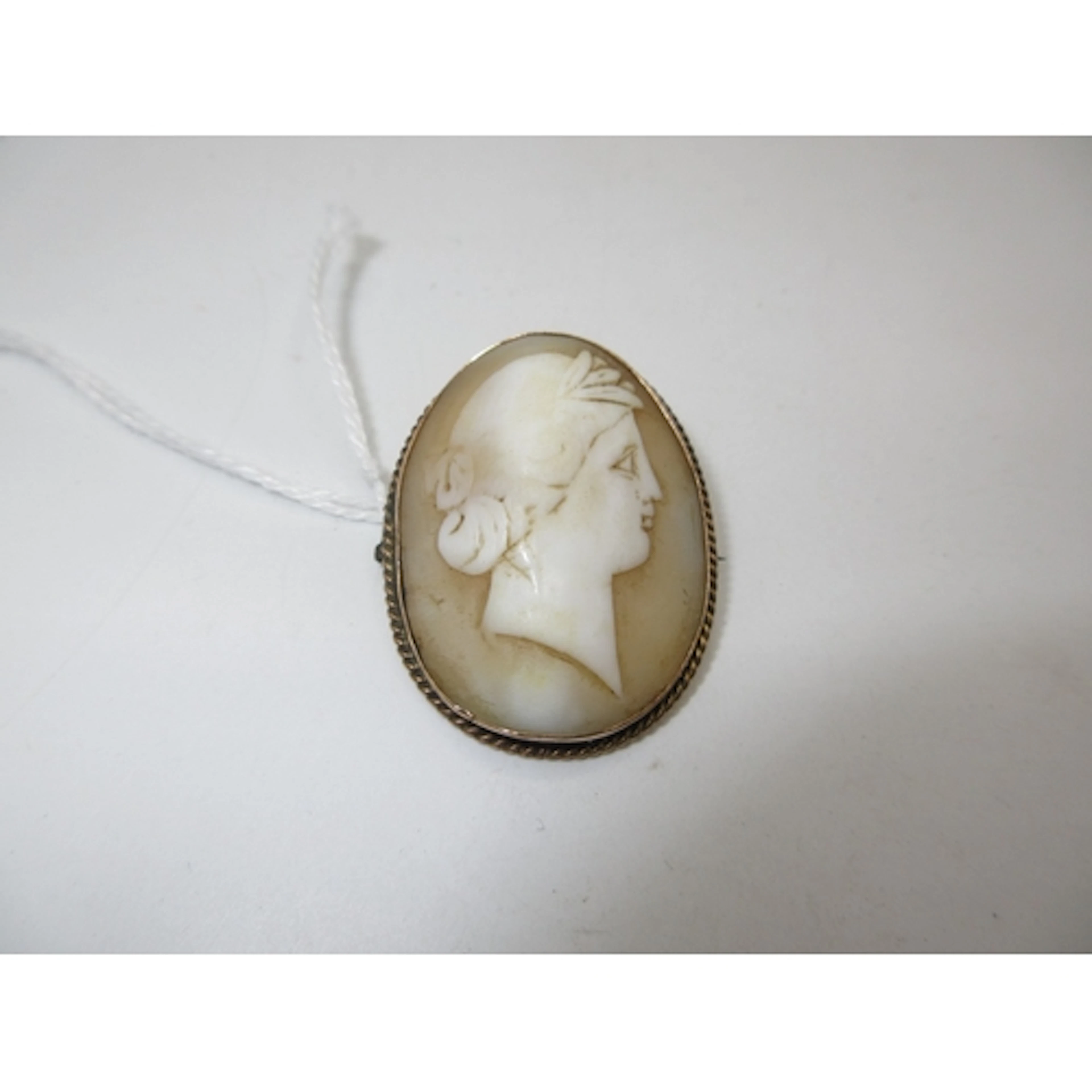 9ct Gold Mounted Shell Cameo Oval Brooch