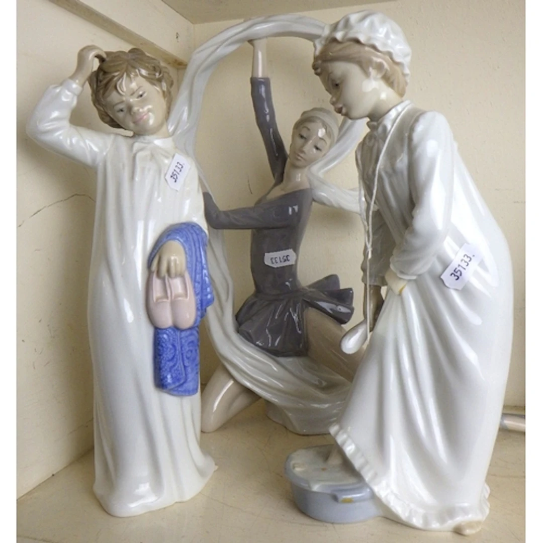 Three large NAO figures, 28-33cm (3)